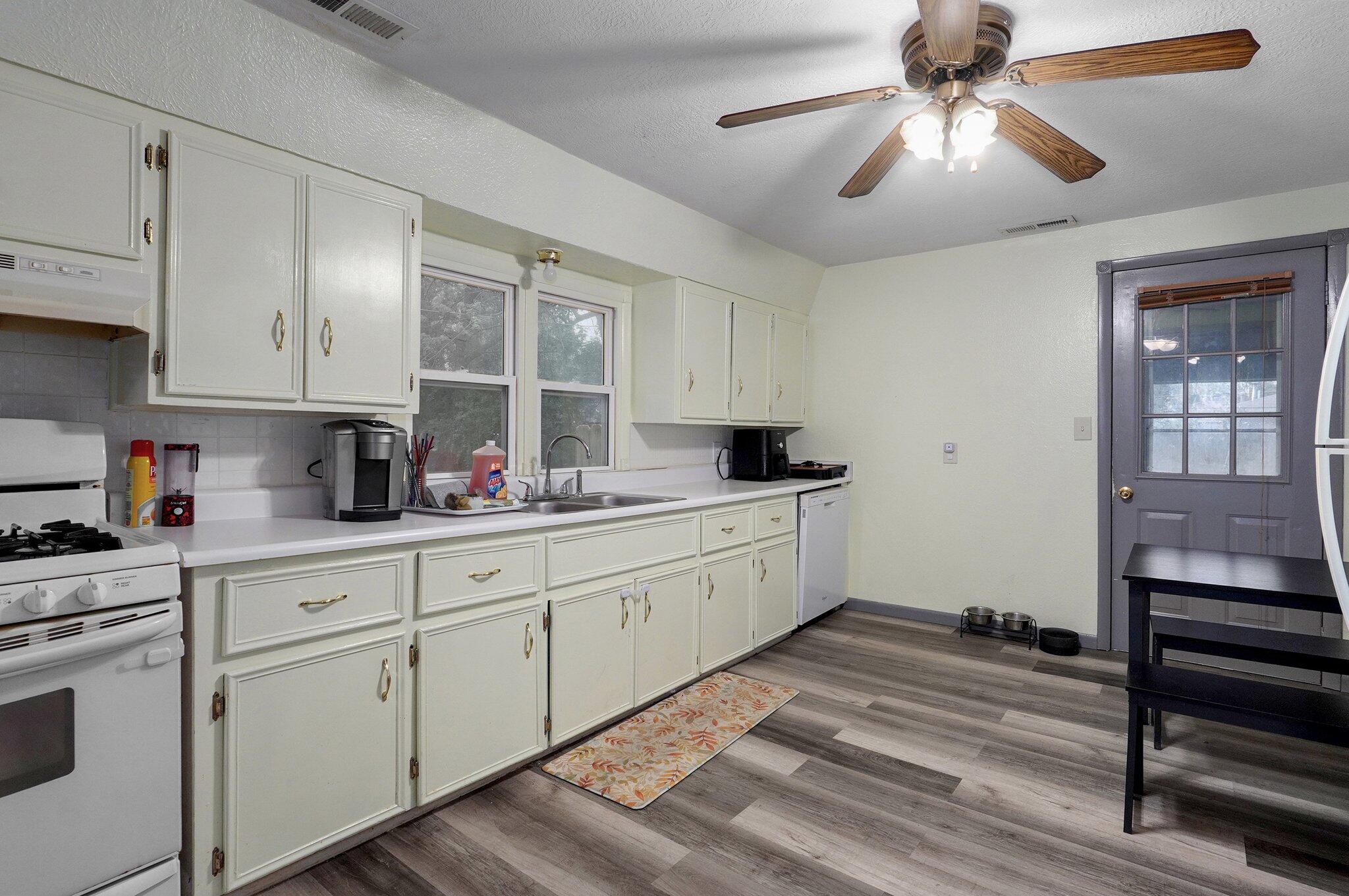 1656 North Hayes Avenue Property Photo 10