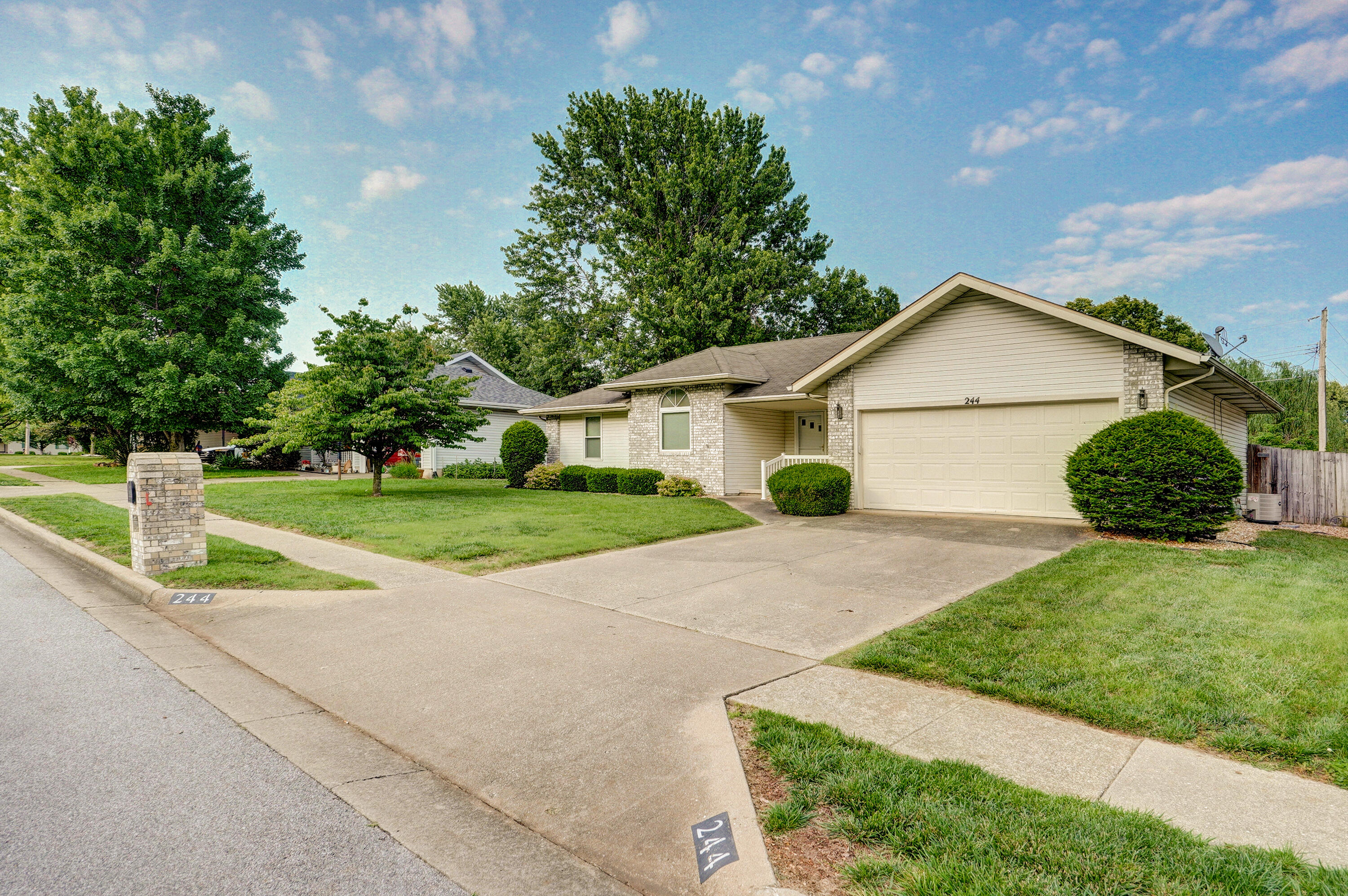 244 South Dove Valley Avenue Property Photo 2