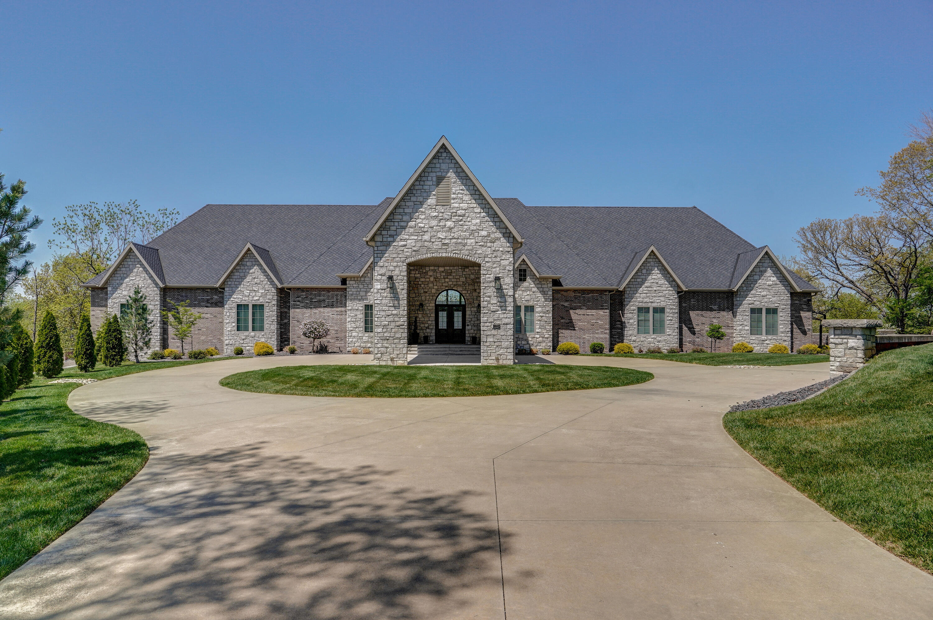 3219 Sommerset Road Property Photo 1