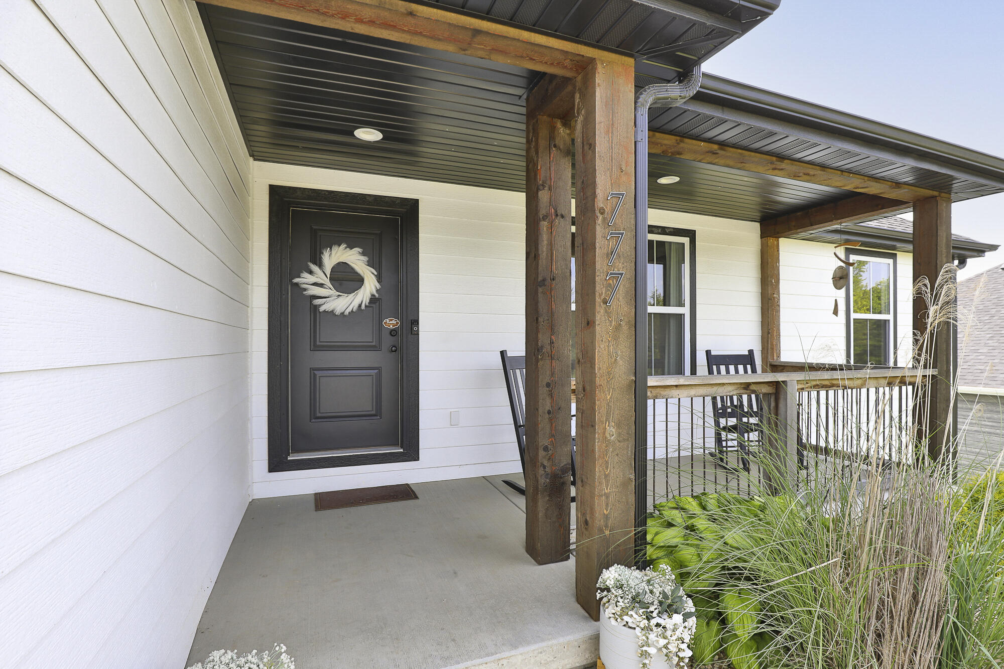 777 S Elm St Property Photo 4