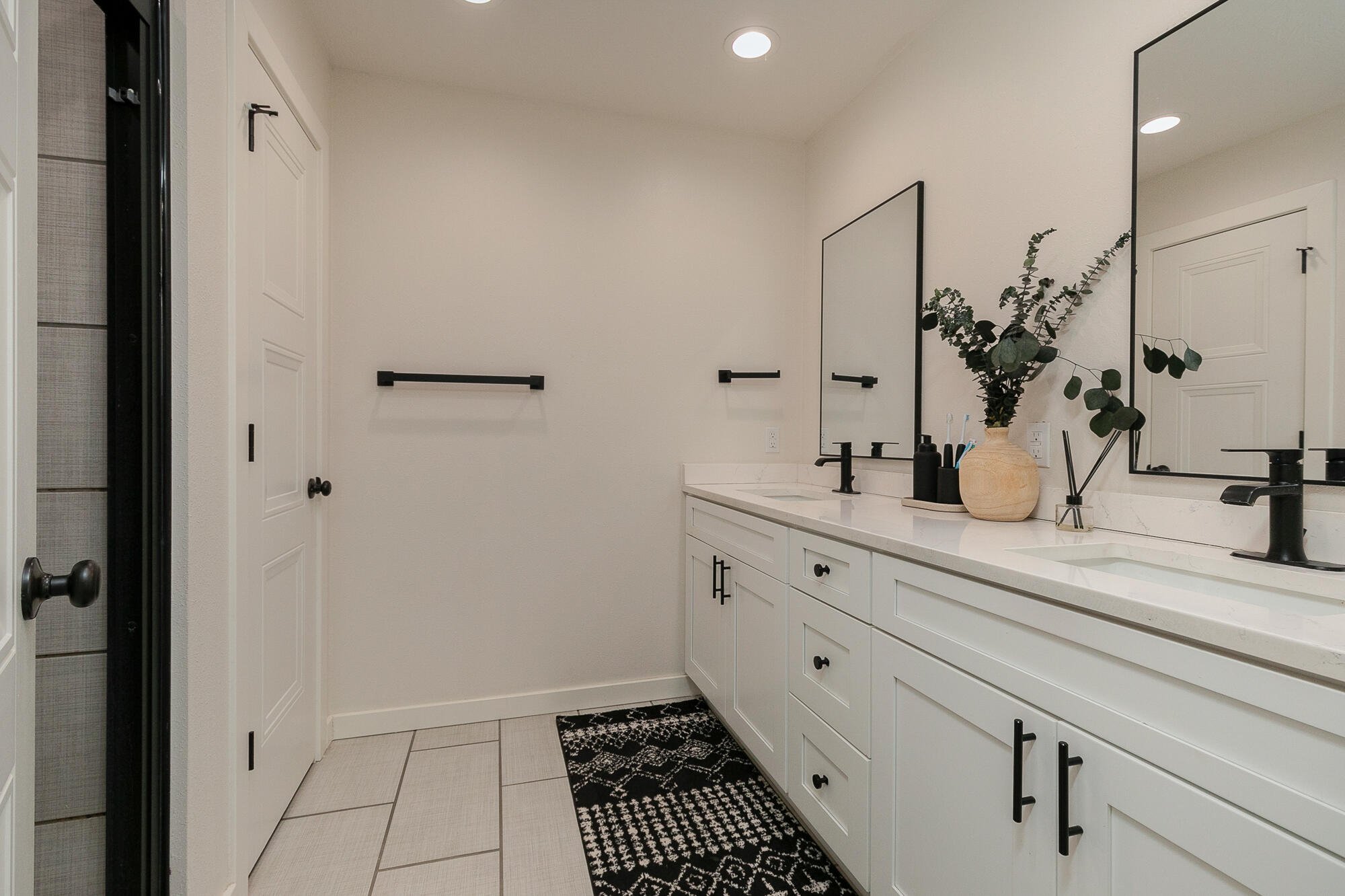 777 South Elm Street Property Photo 17