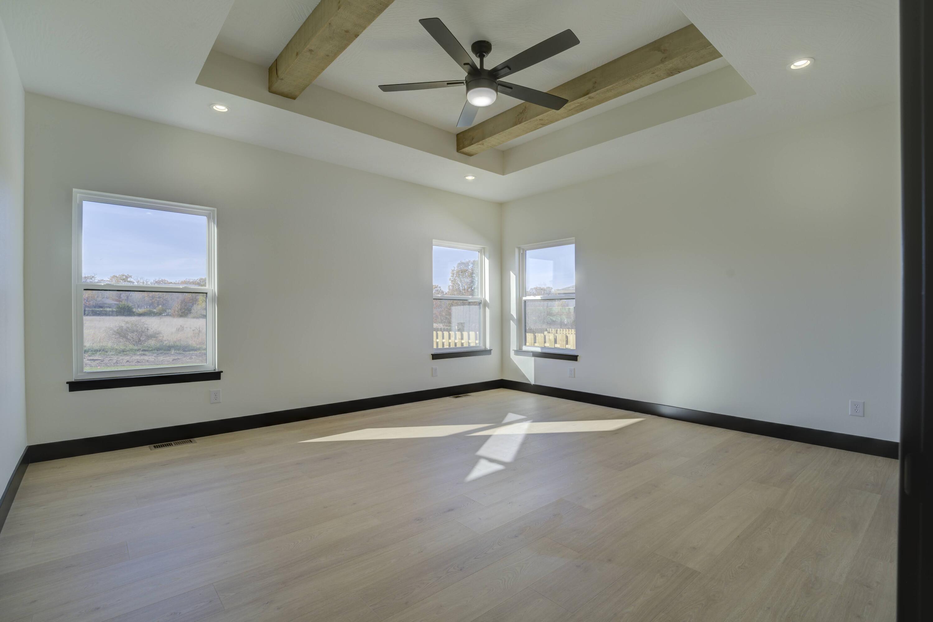 609 North Acacia Avenue Property Photo 7