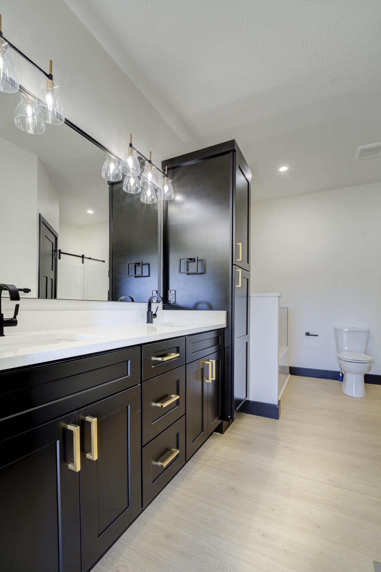 609 North Acacia Avenue Property Photo 8