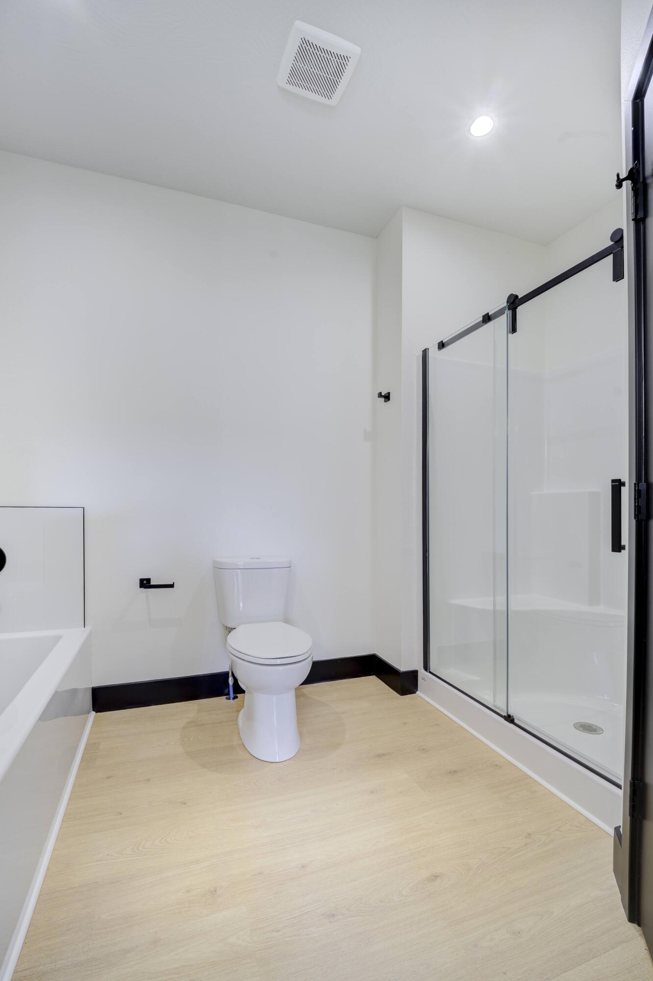 609 North Acacia Avenue Property Photo 9