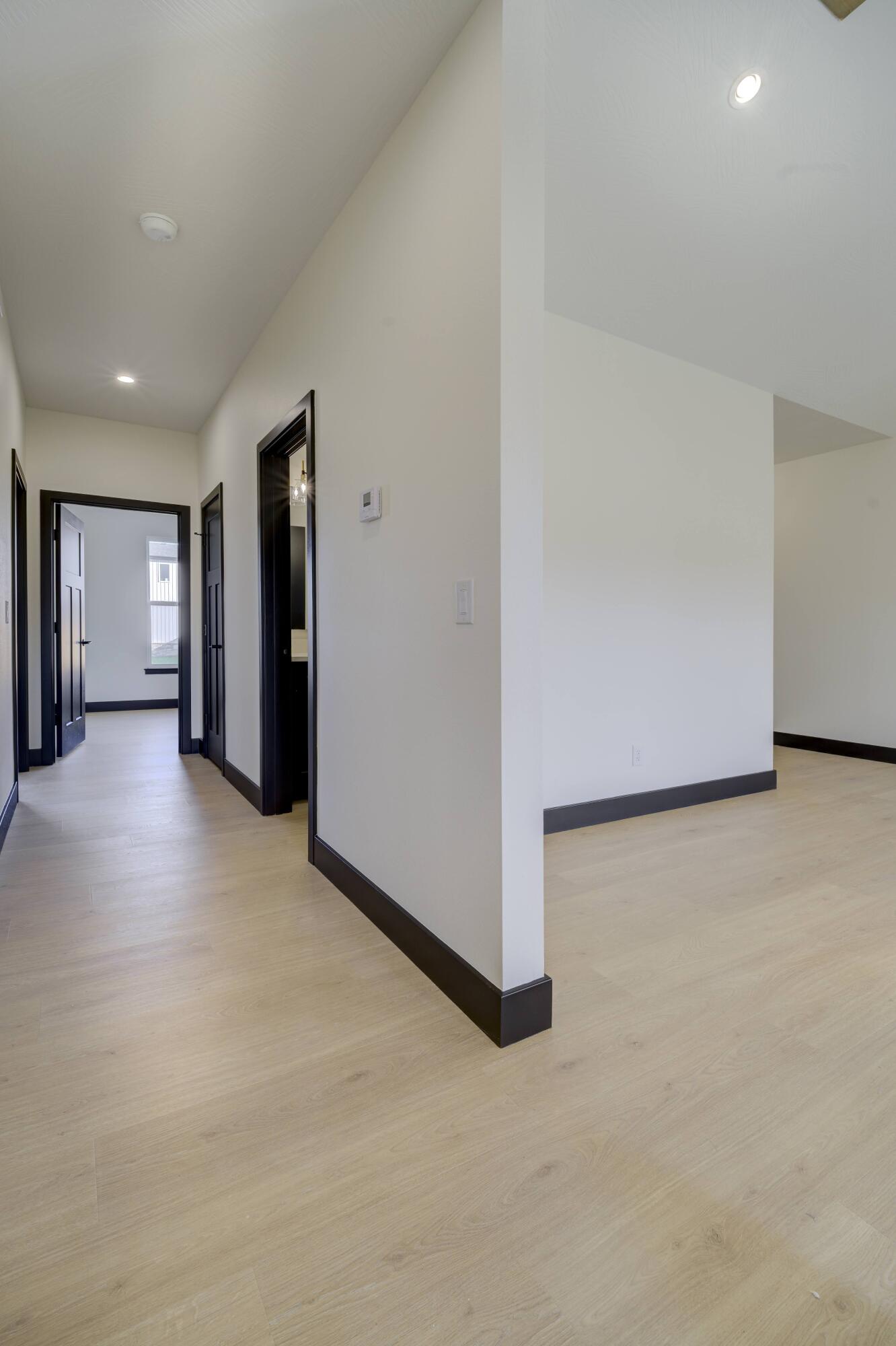 609 North Acacia Avenue Property Photo 11