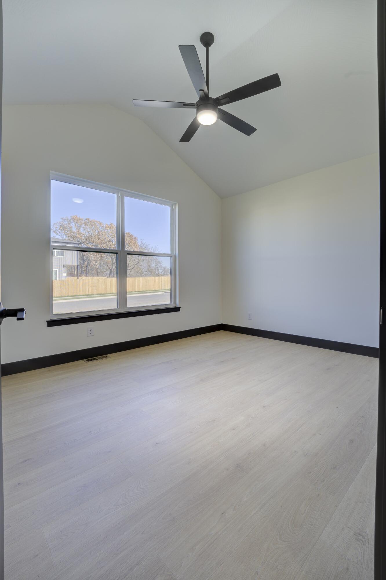 609 North Acacia Avenue Property Photo 12