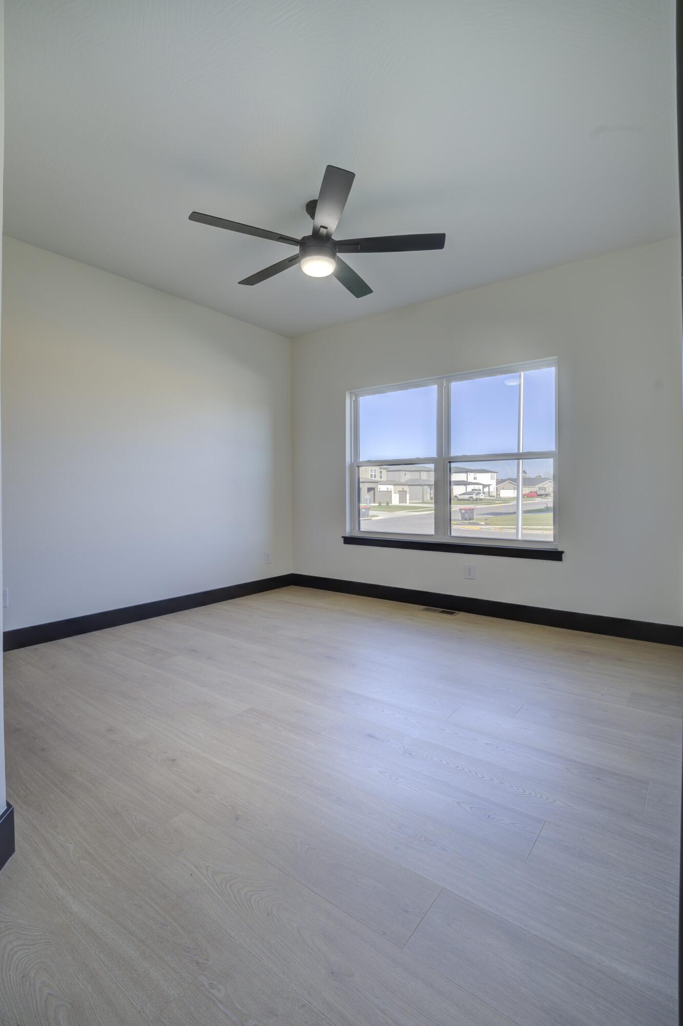 609 North Acacia Avenue Property Photo 13