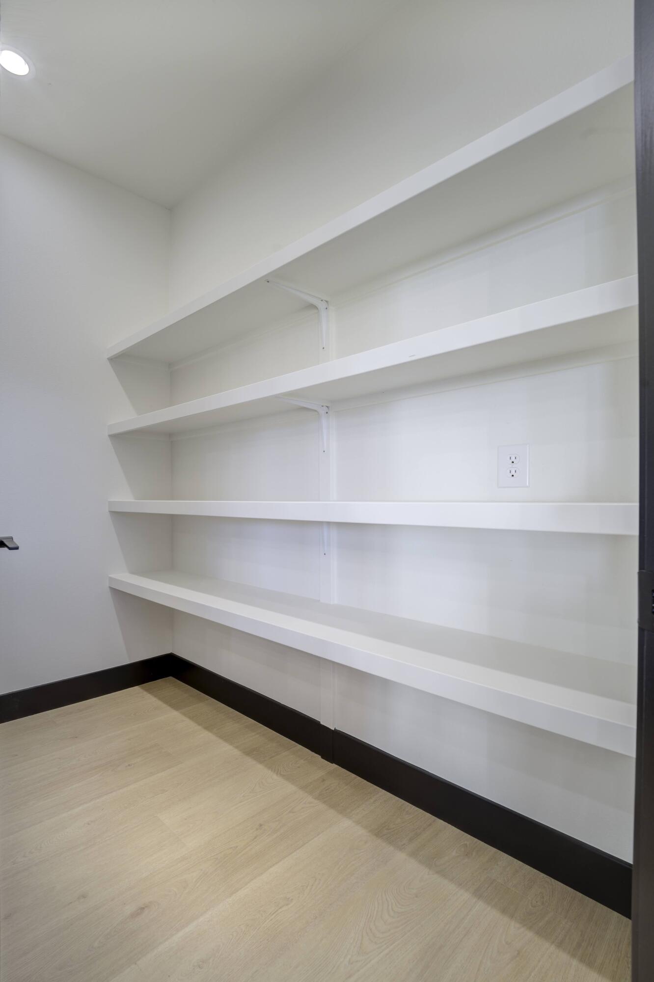 609 North Acacia Avenue Property Photo 15