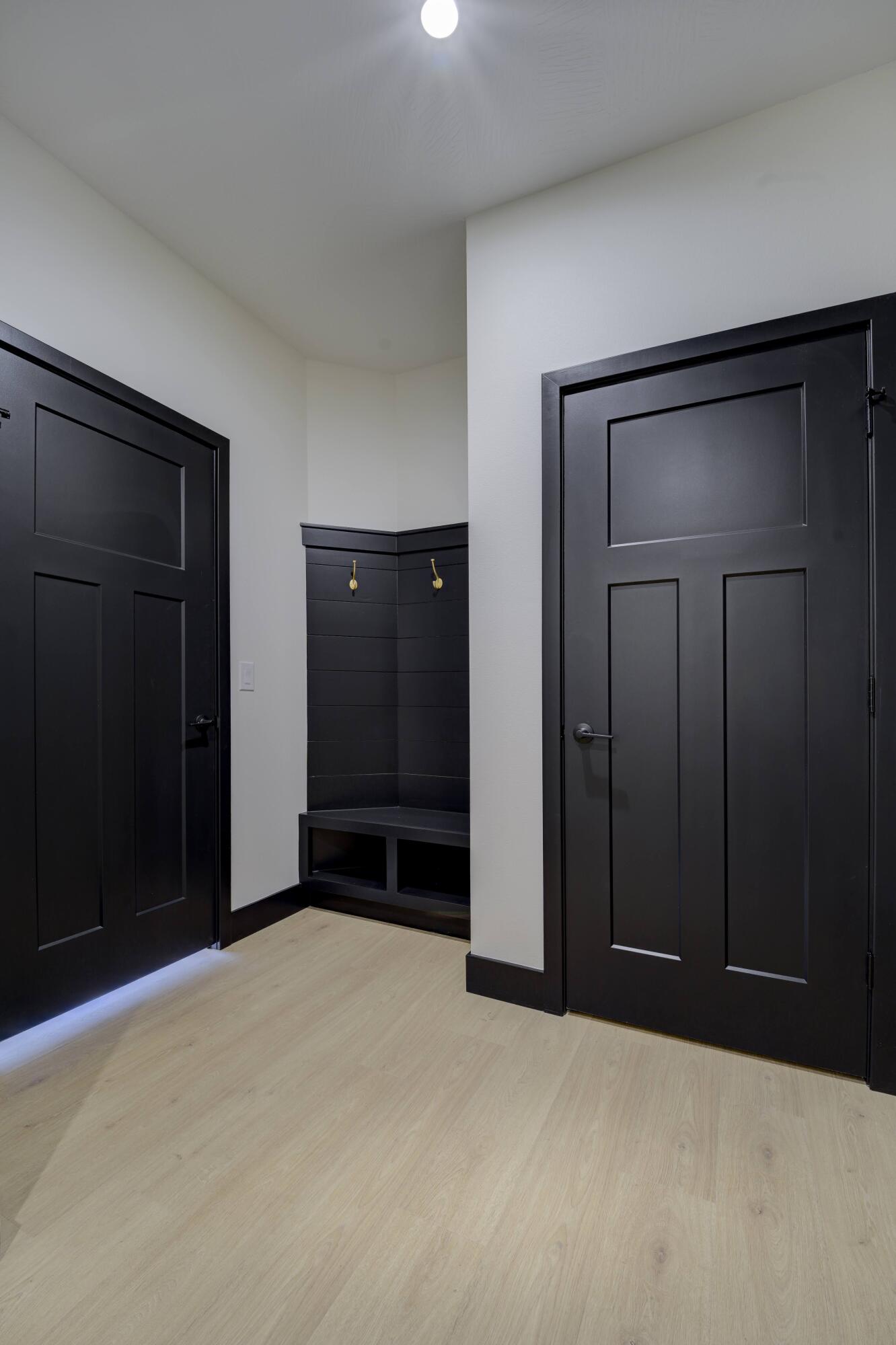 609 North Acacia Avenue Property Photo 16