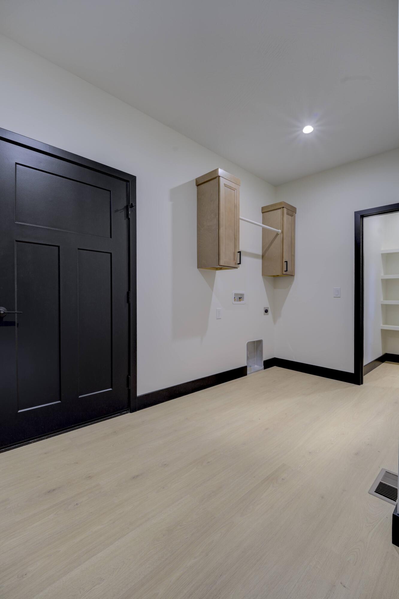 609 North Acacia Avenue Property Photo 17