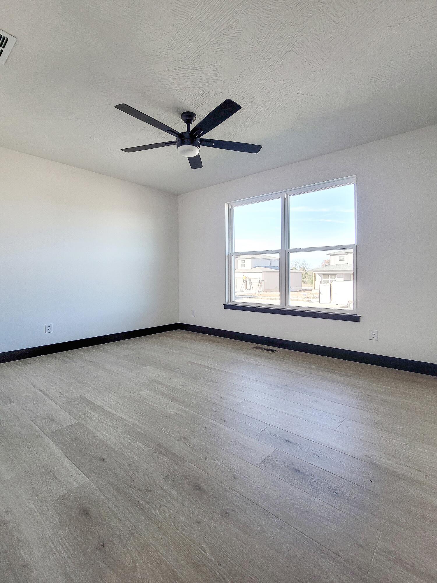 609 North Acacia Avenue Property Photo 21