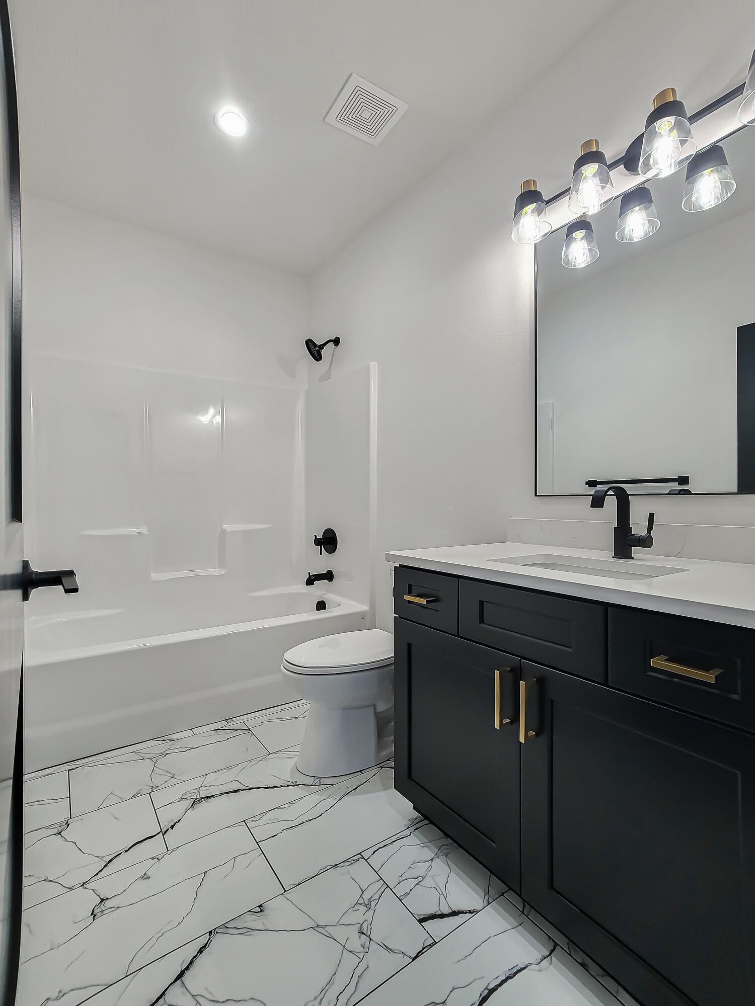 609 North Acacia Avenue Property Photo 23