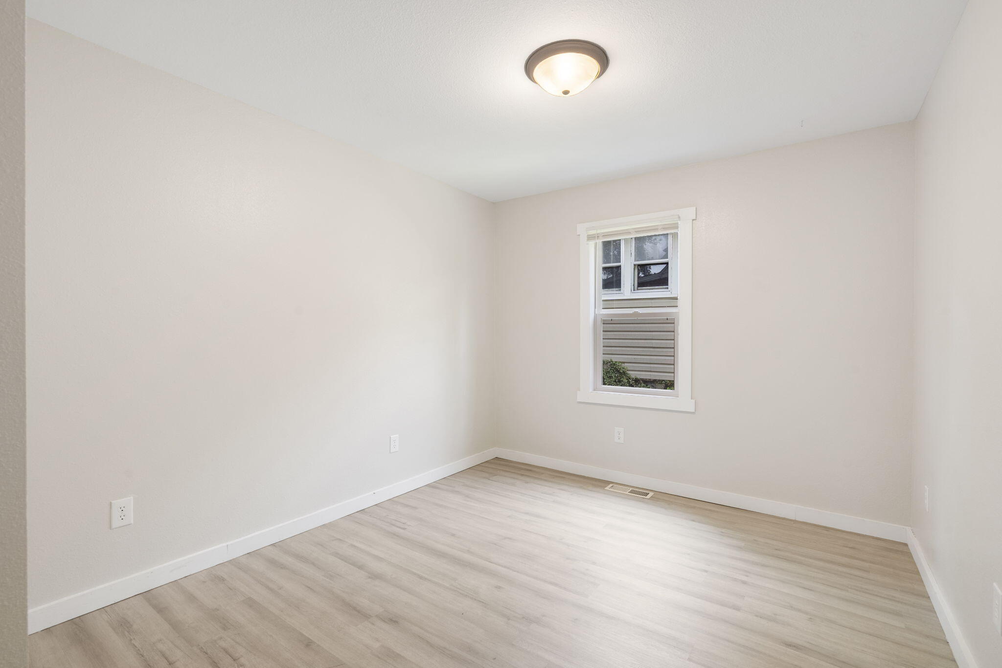 512 West Nichols Street Property Photo 12
