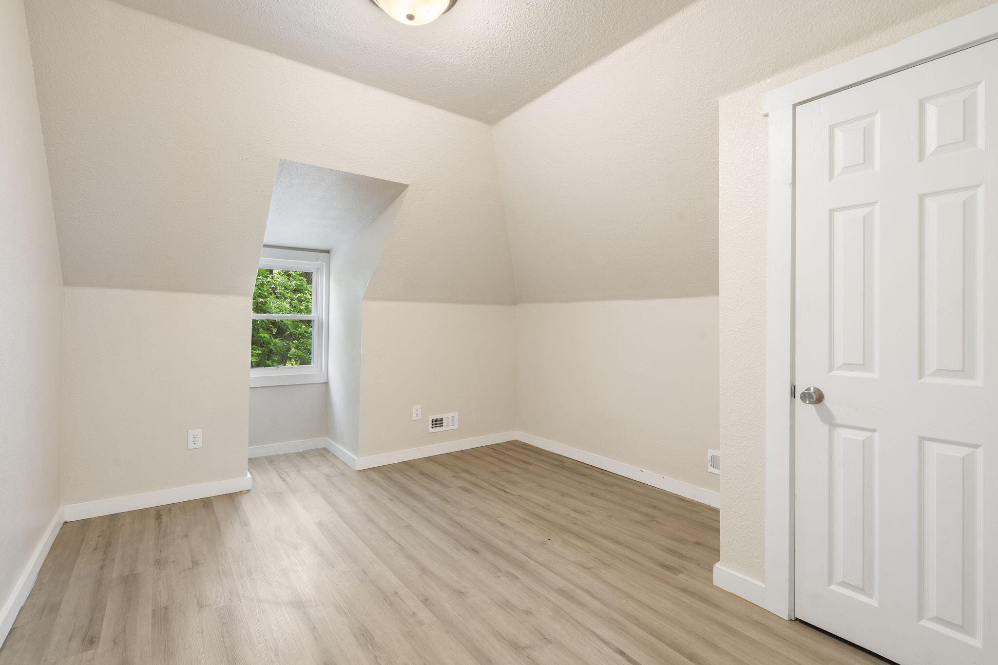 512 West Nichols Street Property Photo 18