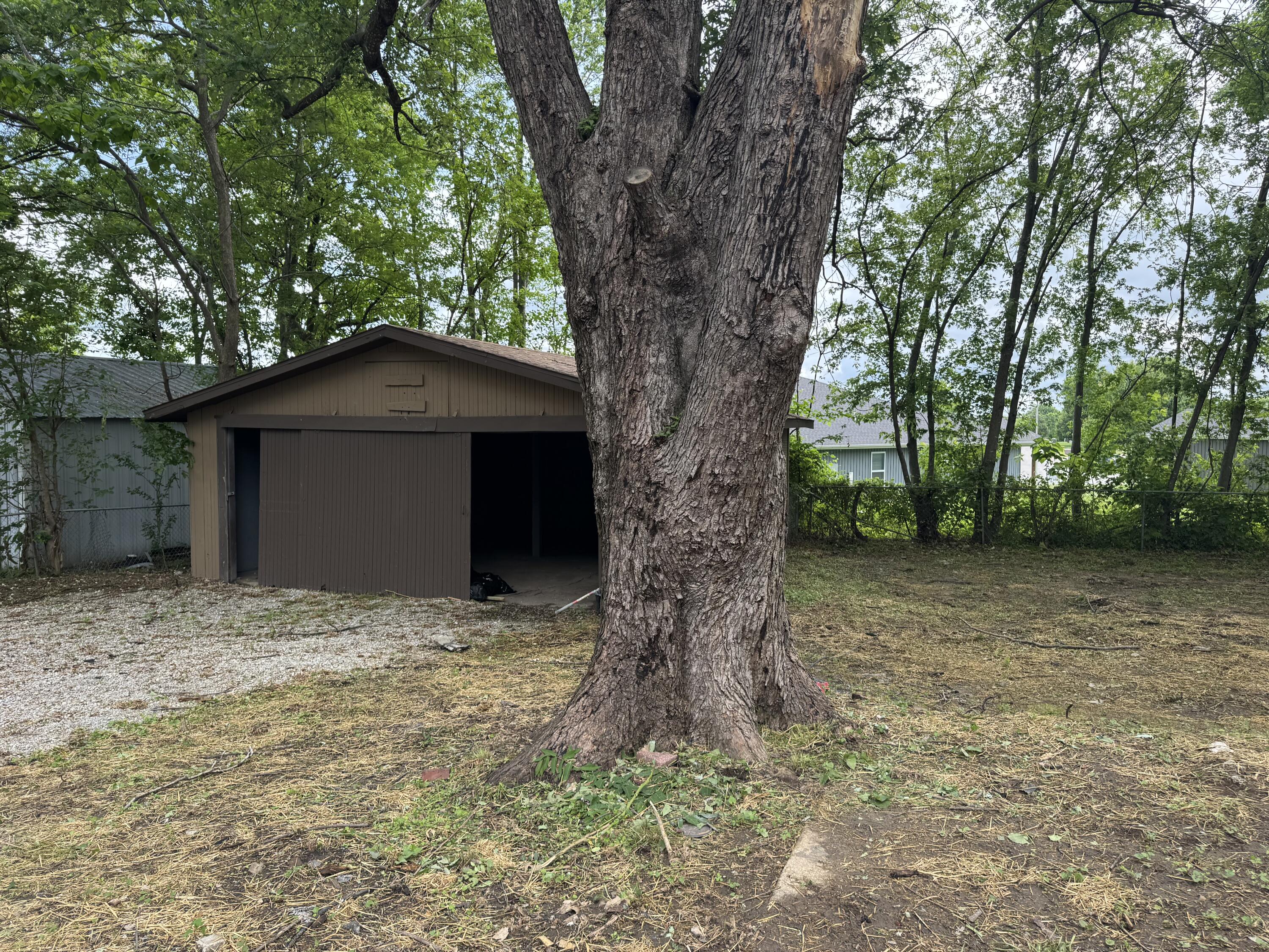 1922 South Village Lane Property Photo 34