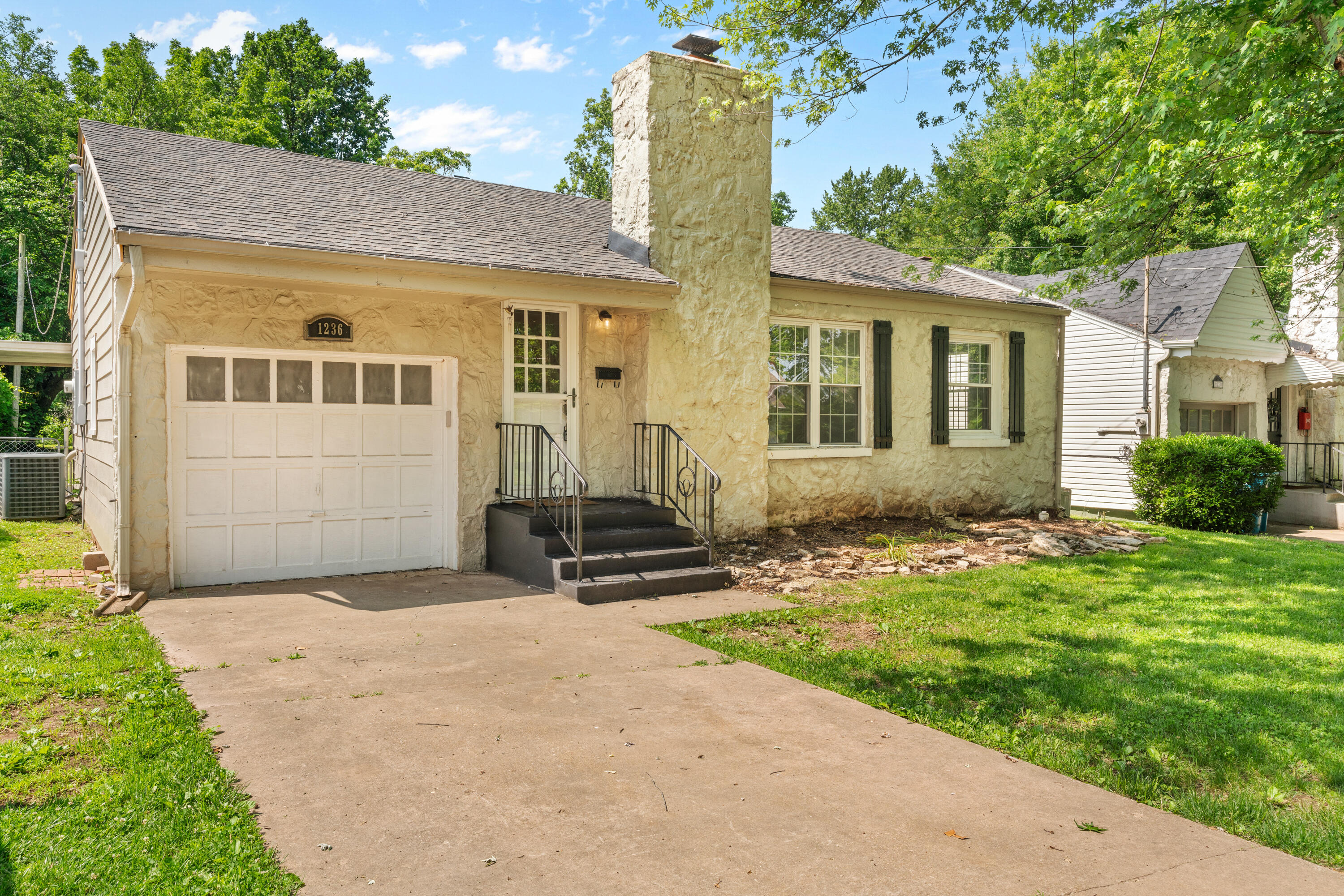 1236 East Portland Street Property Photo 5