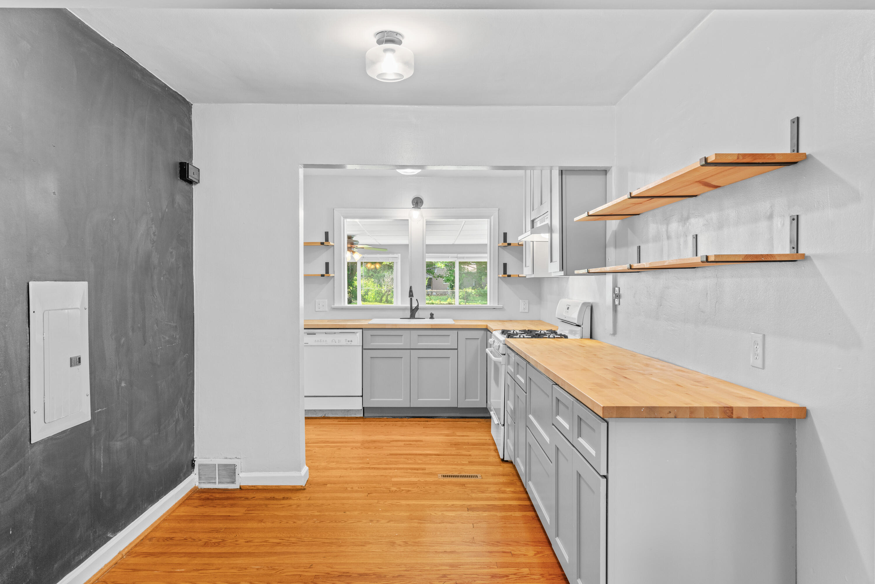 1236 East Portland Street Property Photo 8