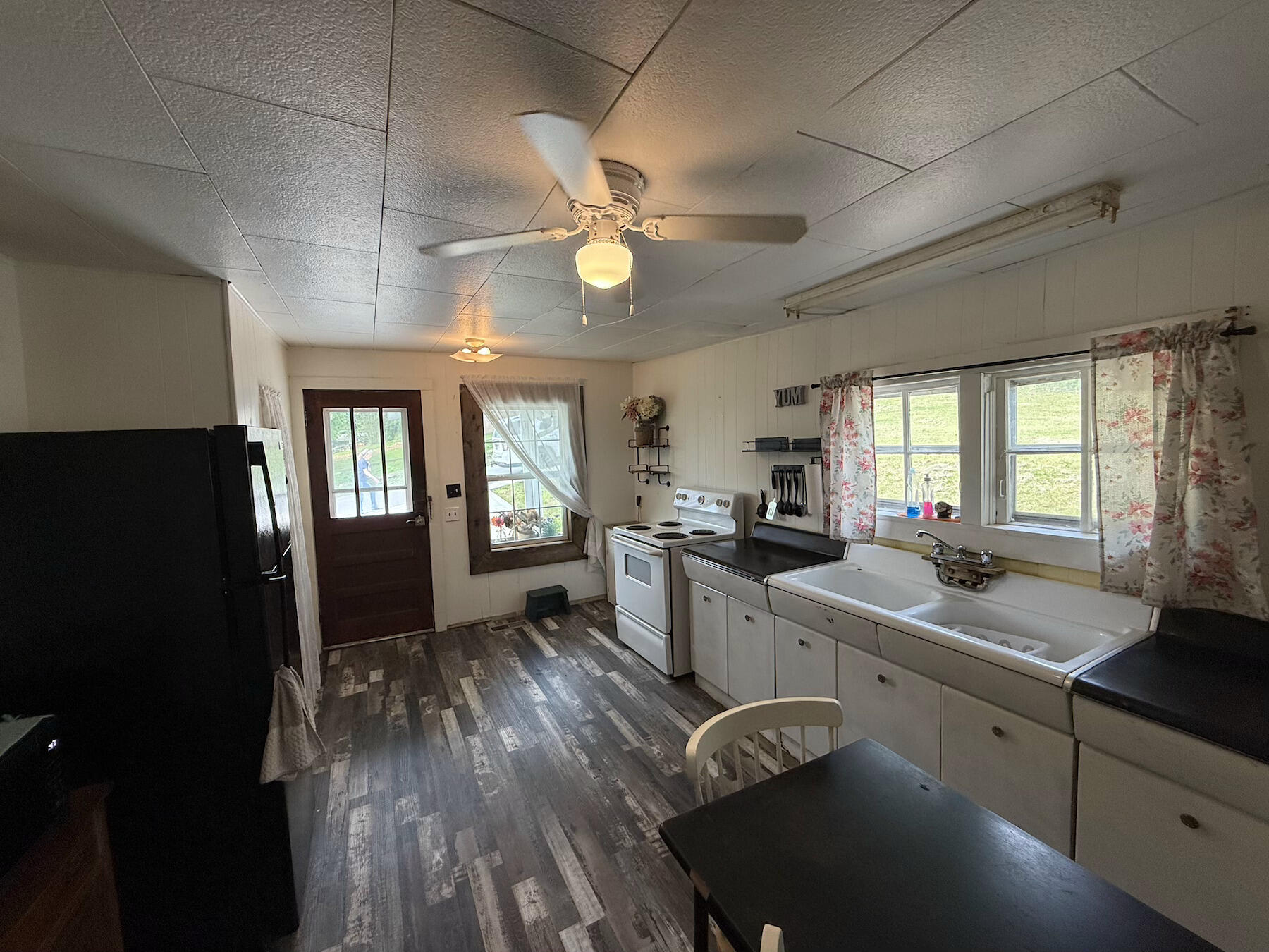 18039 2nd Street Property Photo 10