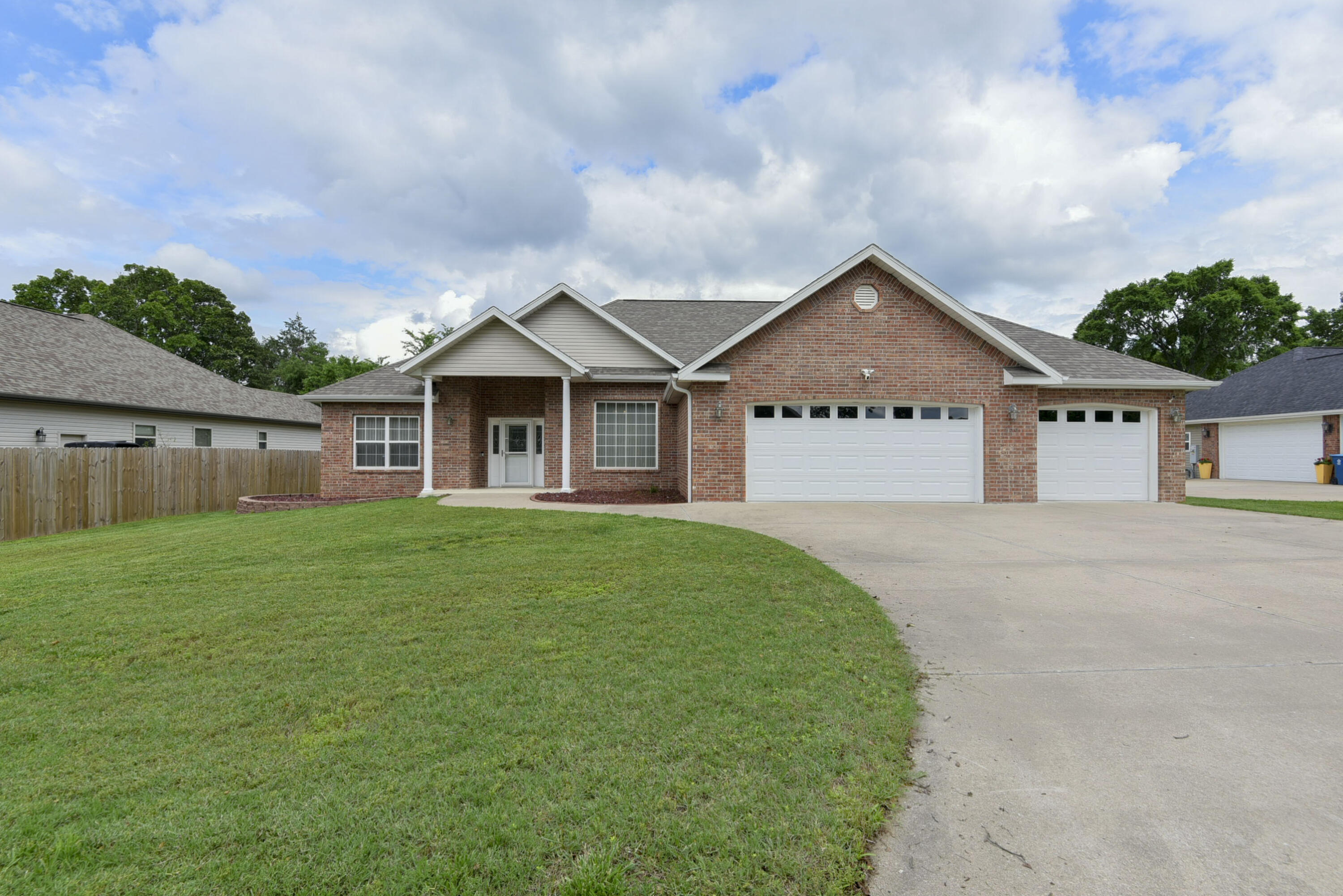 256 Summerbrooke Lane Property Photo 1