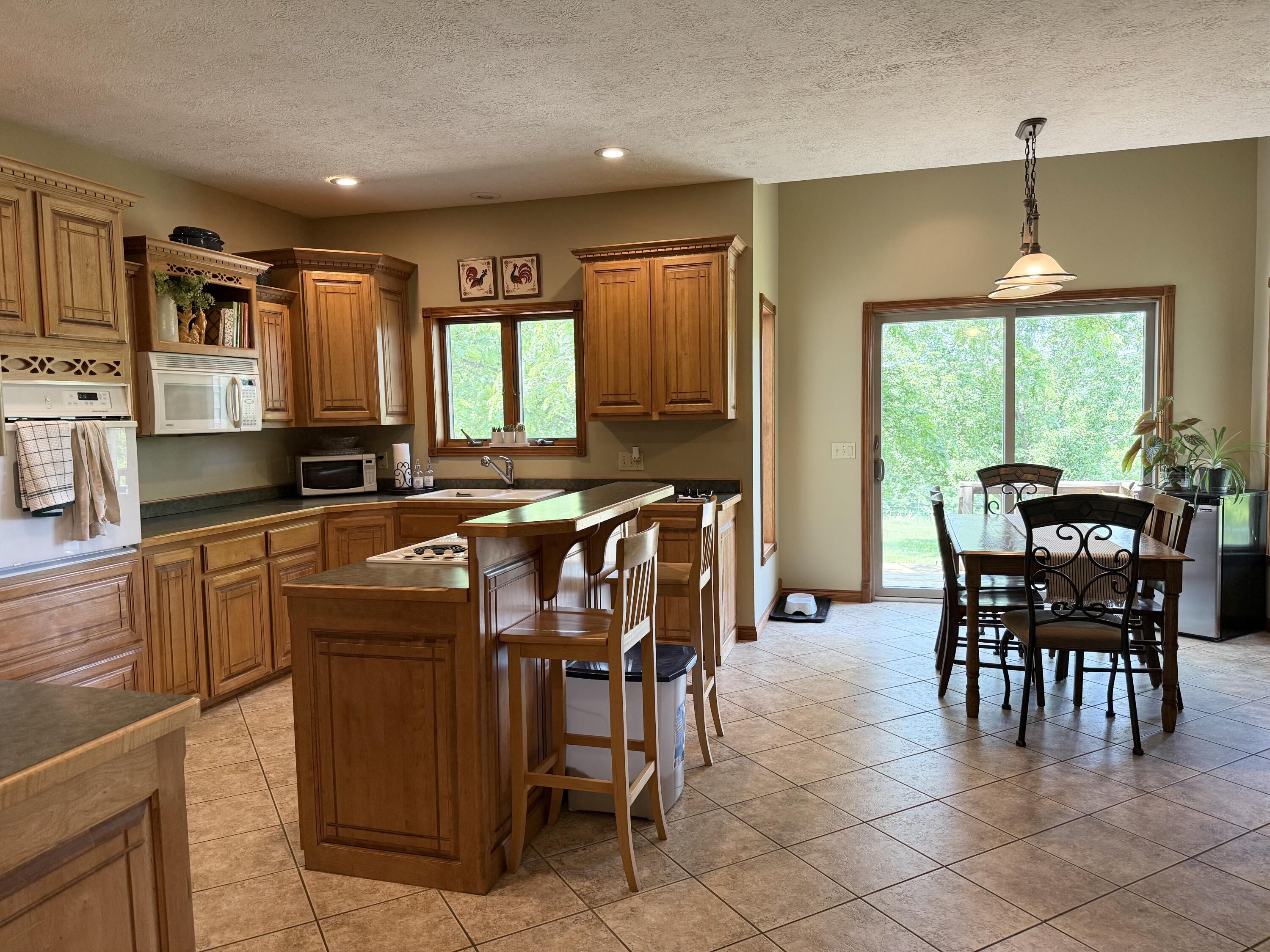 1043 Rock Road Property Photo 6