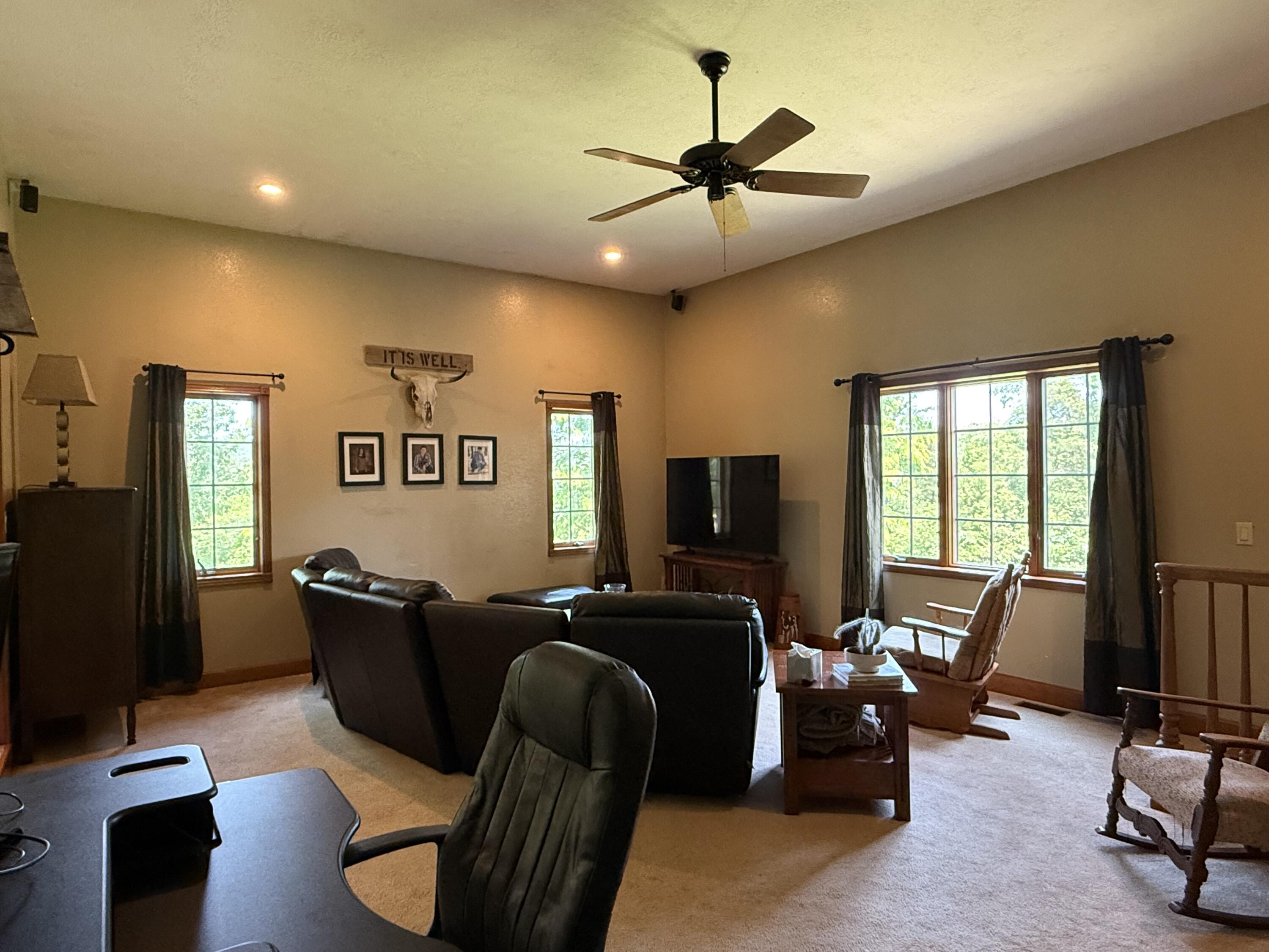 1043 Rock Road Property Photo 8