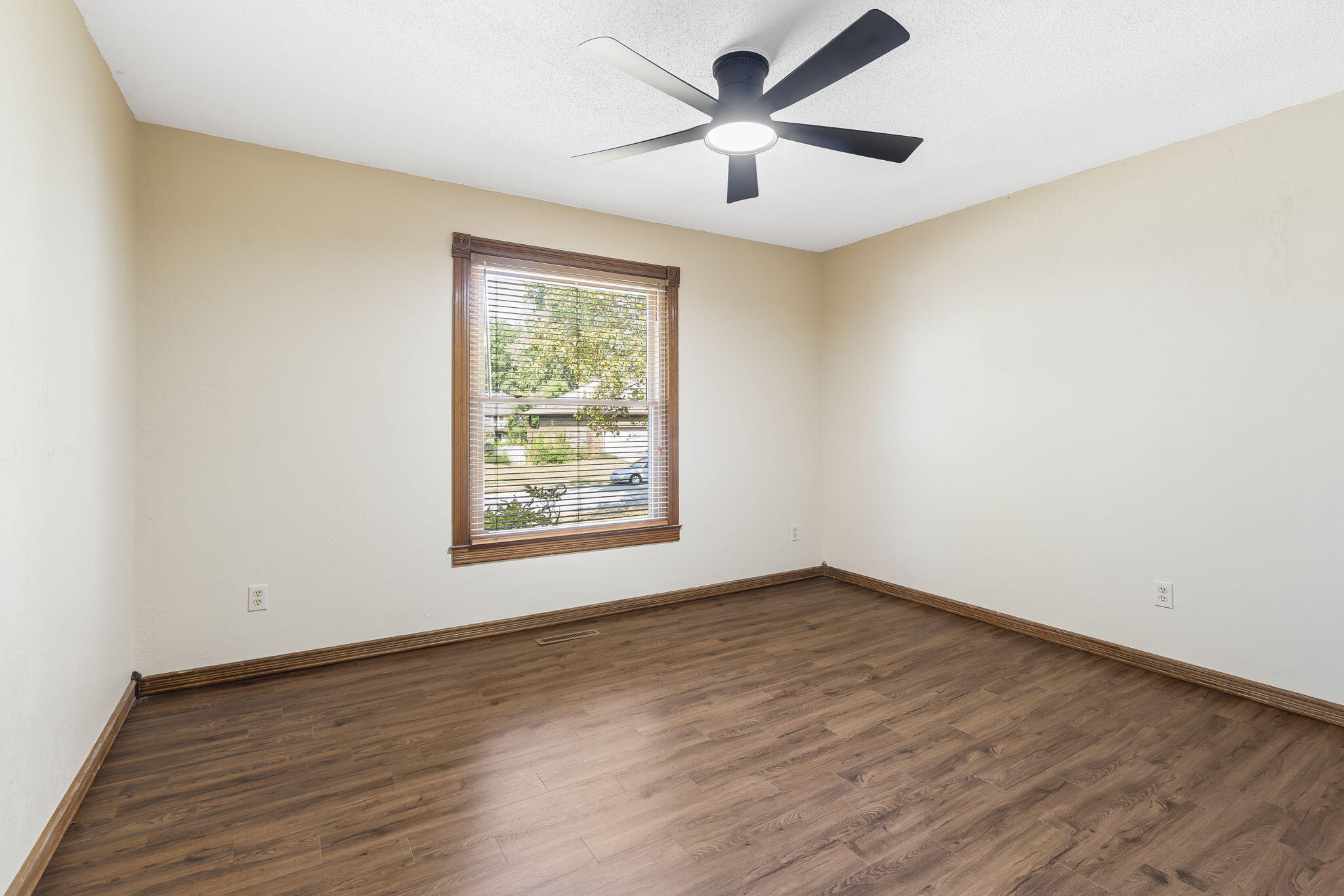5618 South Kimbrough Avenue Property Photo 27
