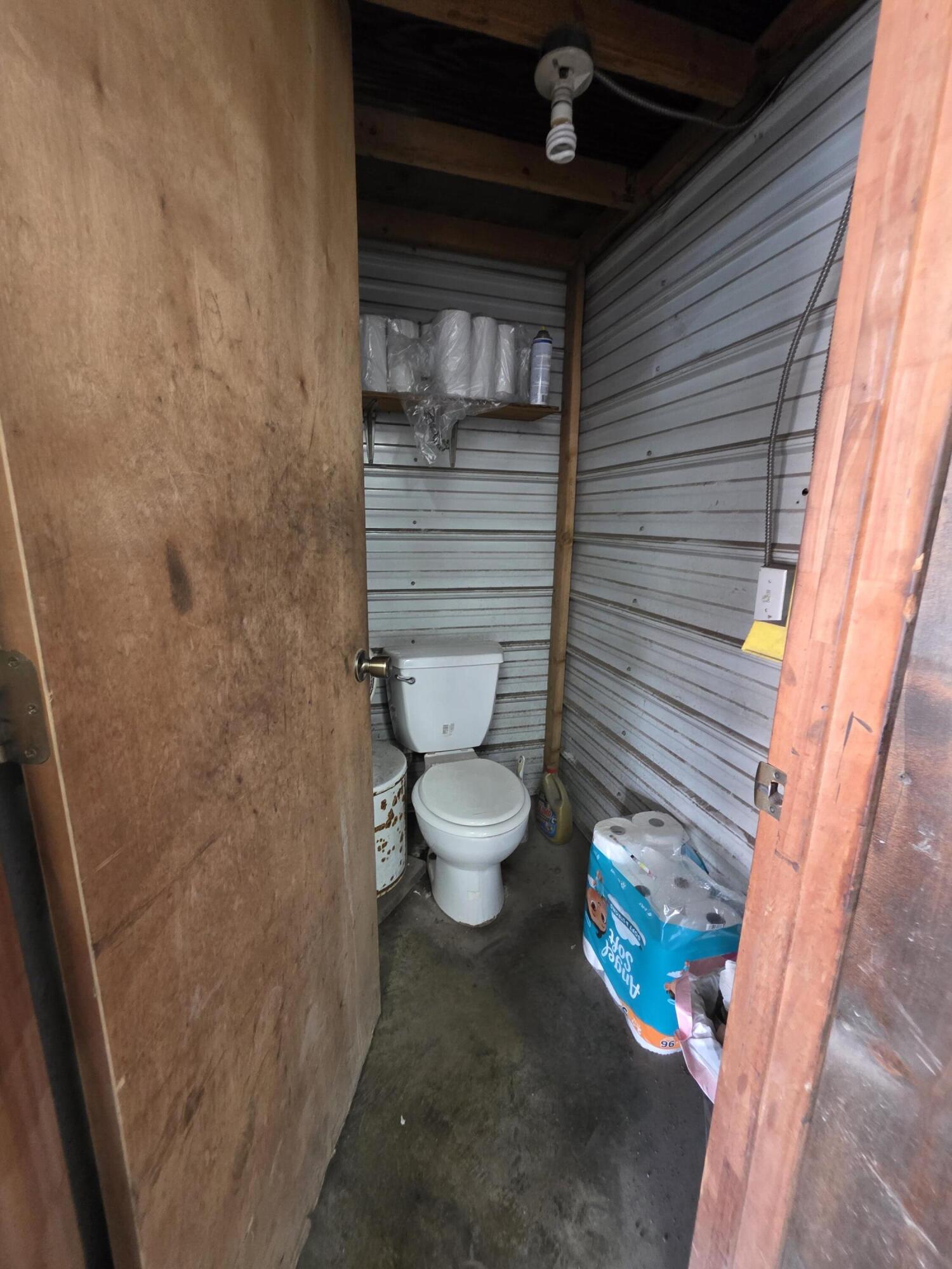 704 West 3rd Street Property Photo 29