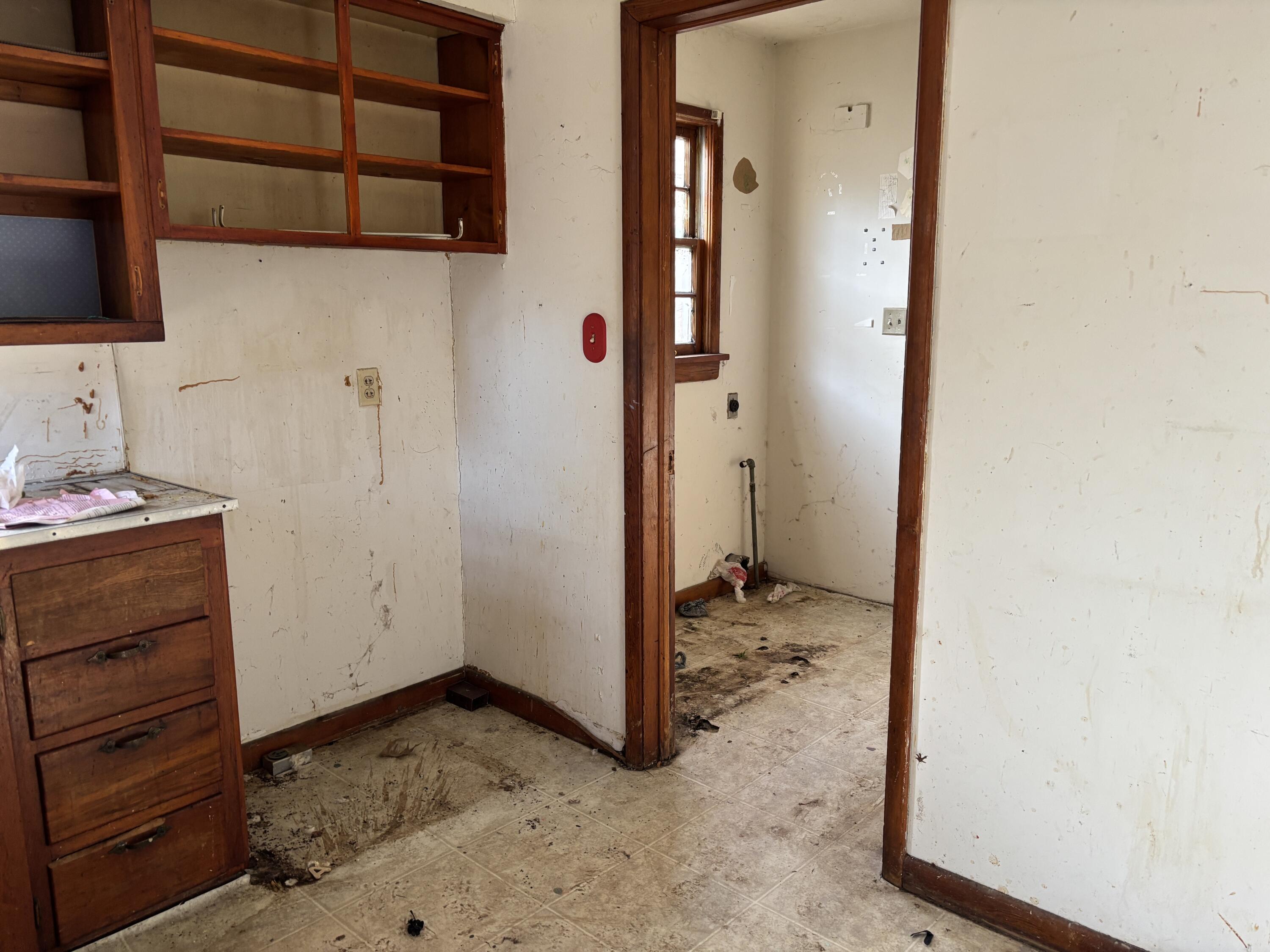 1044 South Main Avenue Property Photo 6