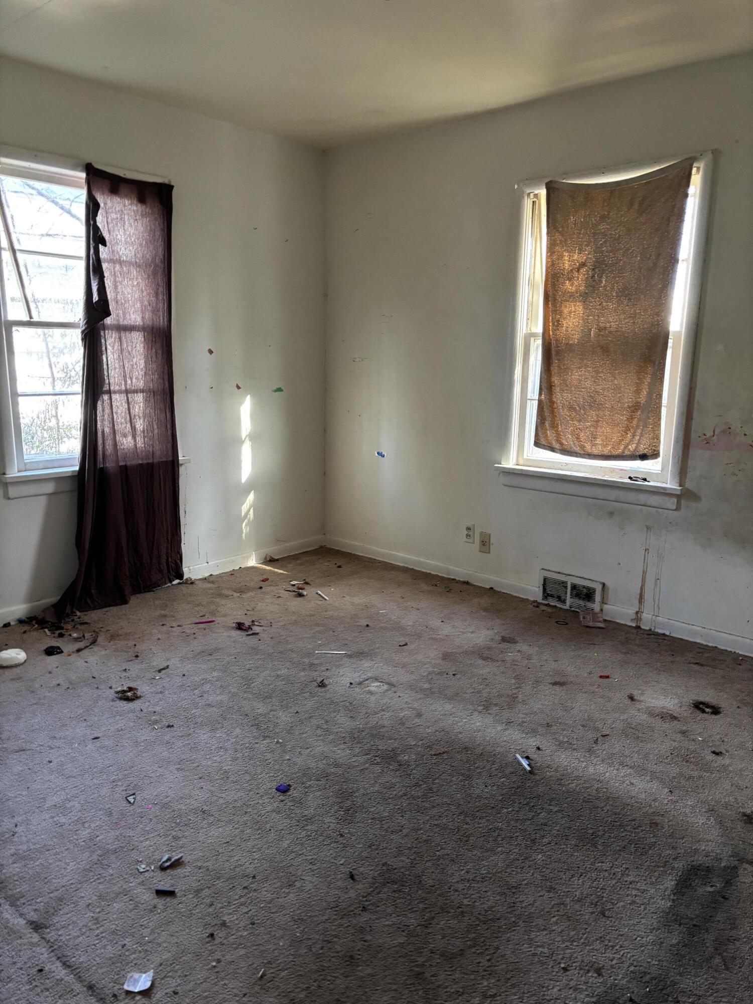 1044 South Main Avenue Property Photo 14