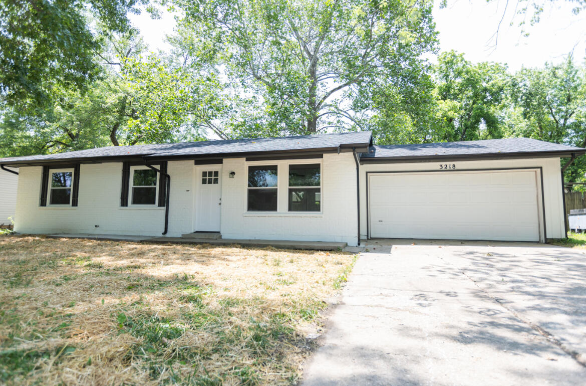 3218 West Countryside Drive Property Photo 1
