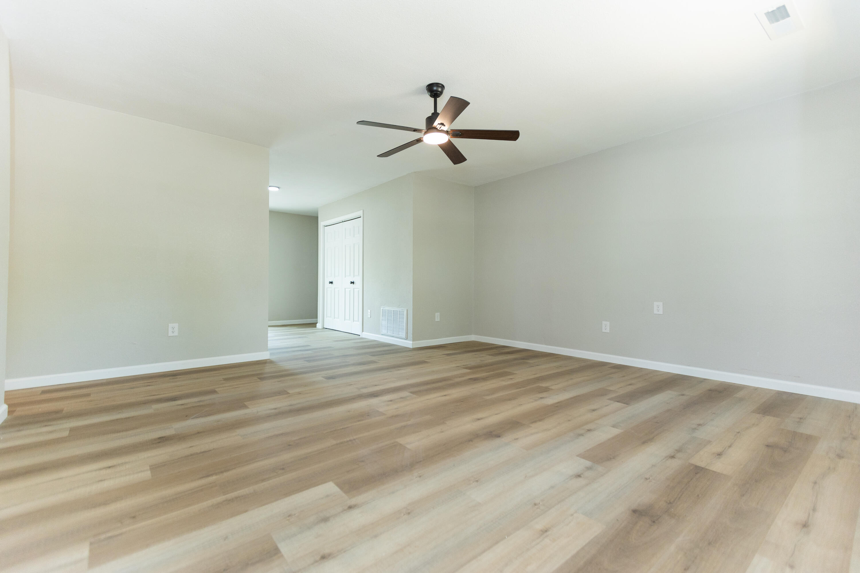 3218 West Countryside Drive Property Photo 5