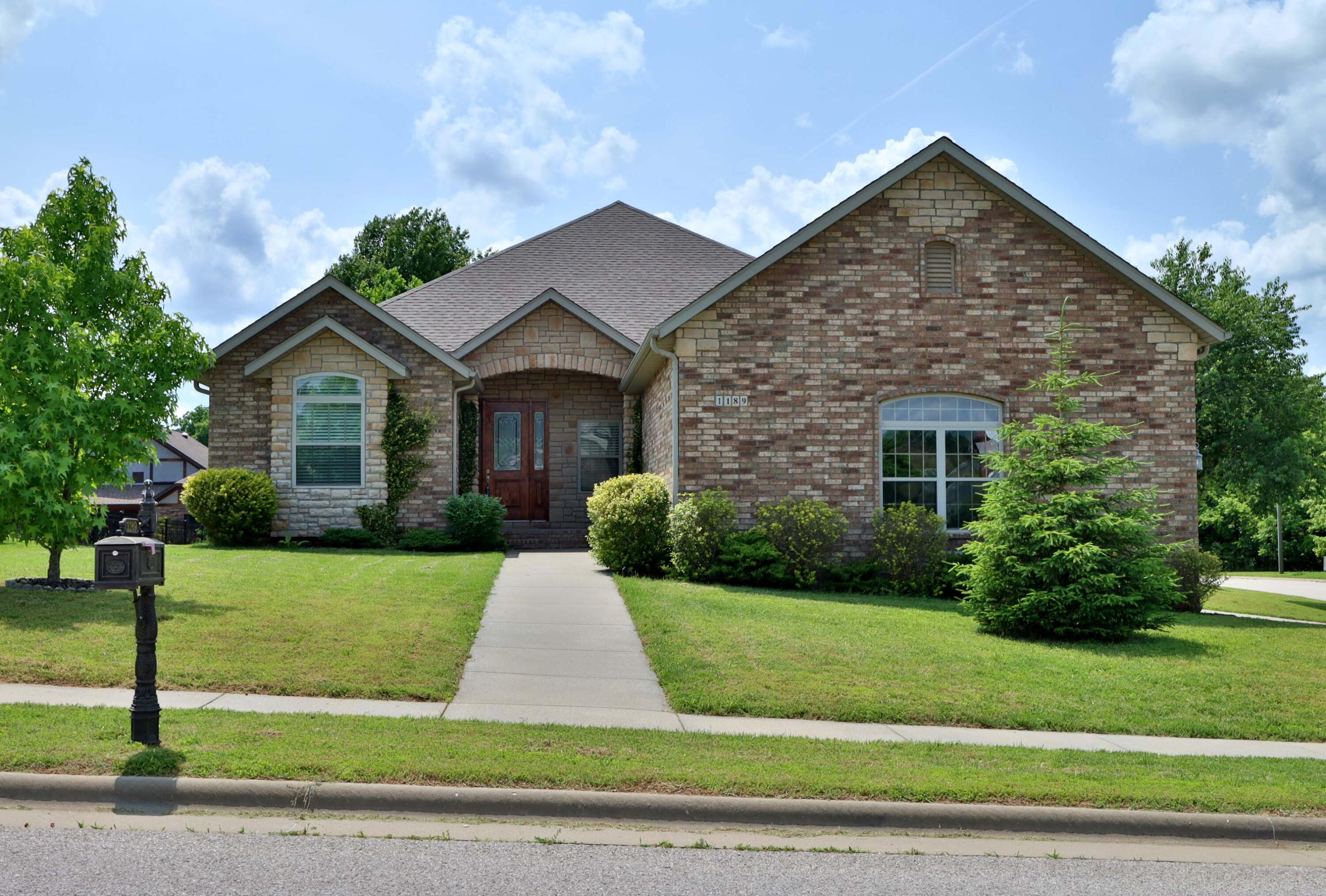 1189 North Cedar Ridge Avenue Property Photo 1