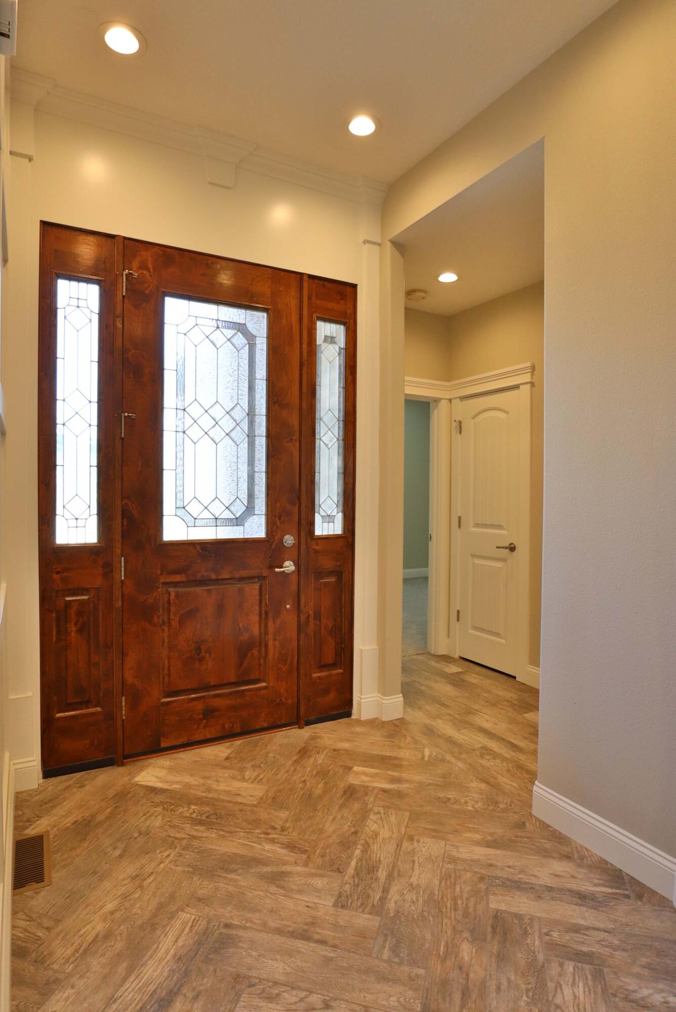 1189 North Cedar Ridge Avenue Property Photo 5
