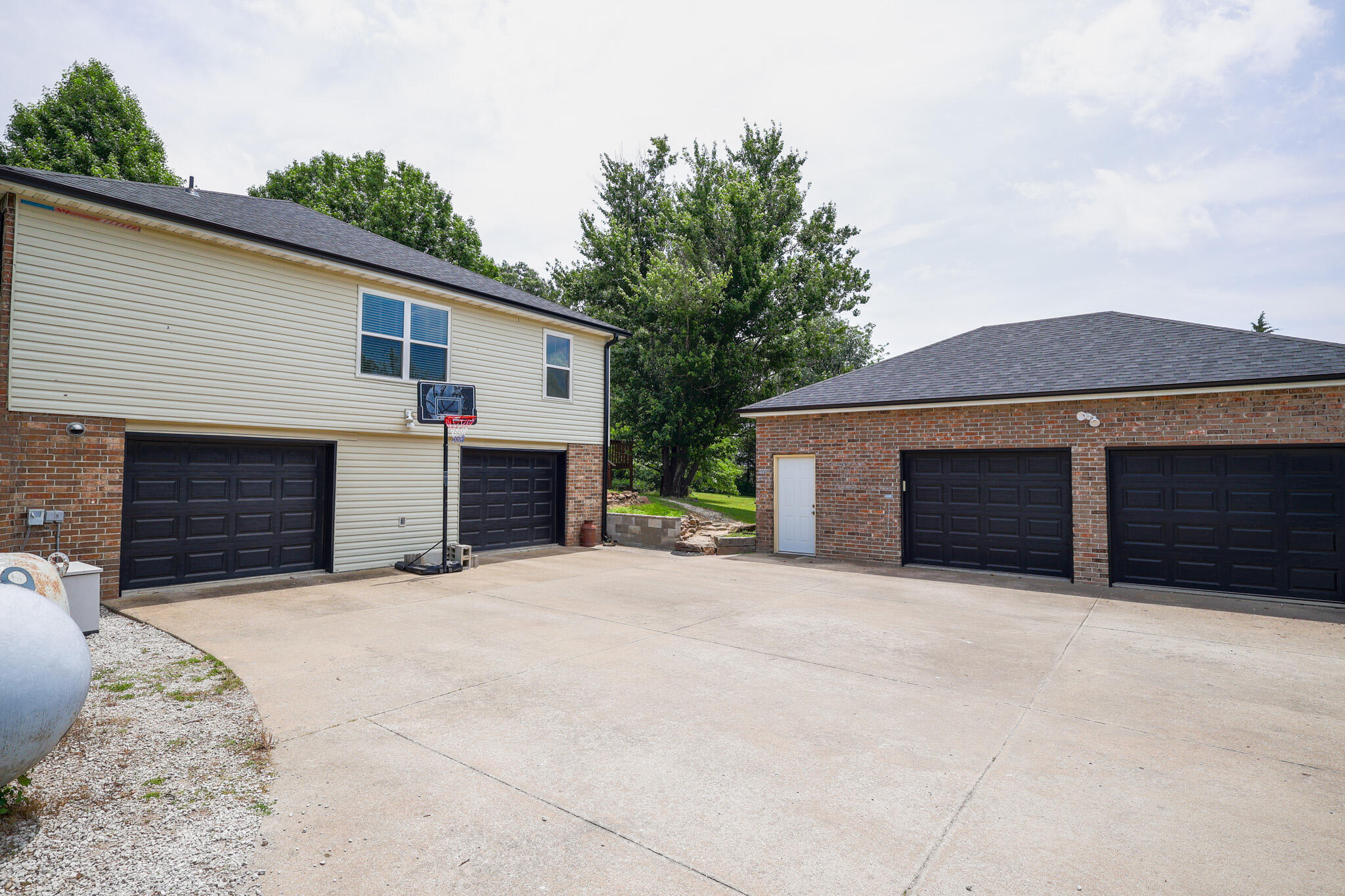 1138 Forest Ridge Drive Property Photo 7
