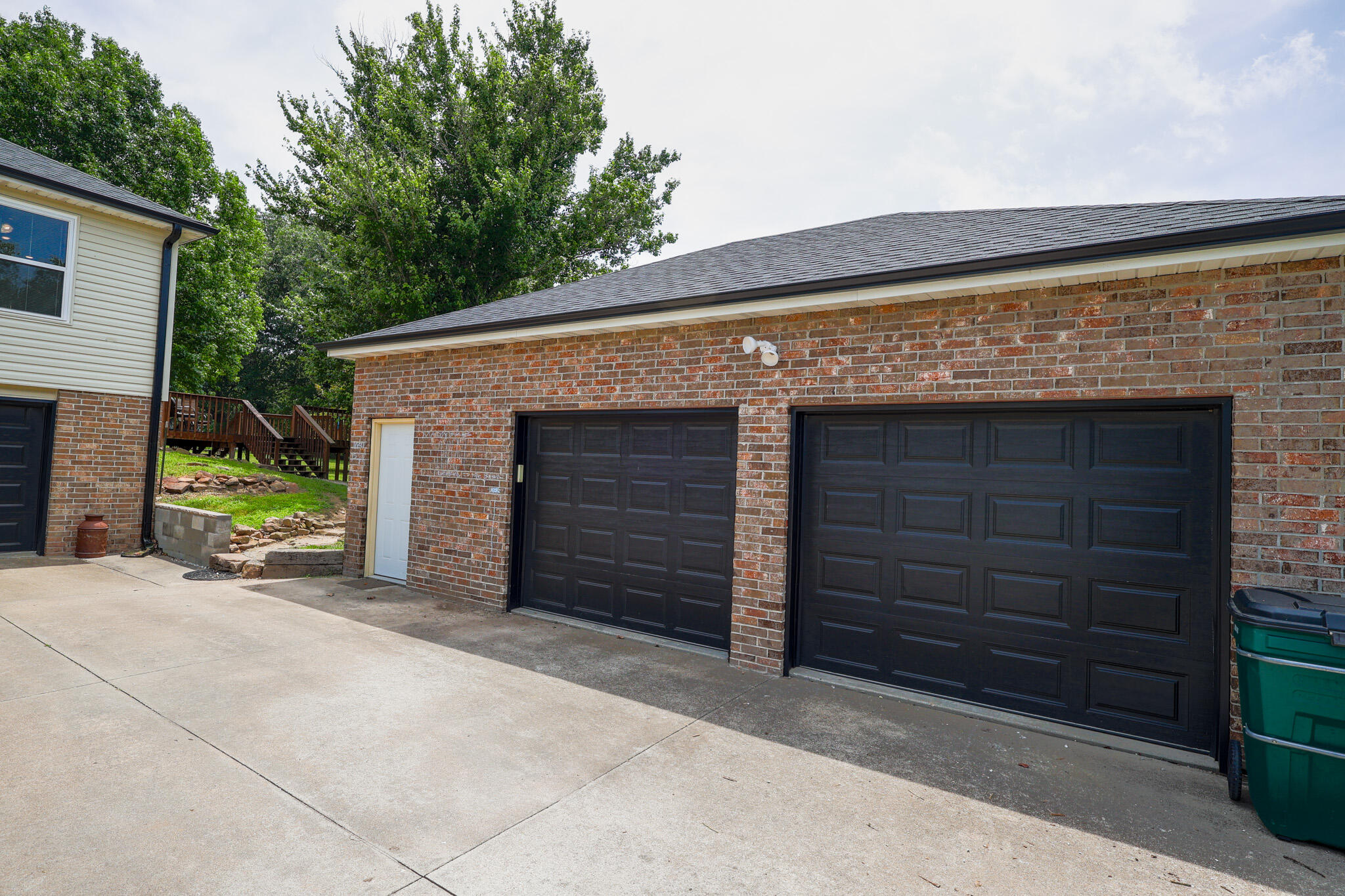 1138 Forest Ridge Drive Property Photo 8