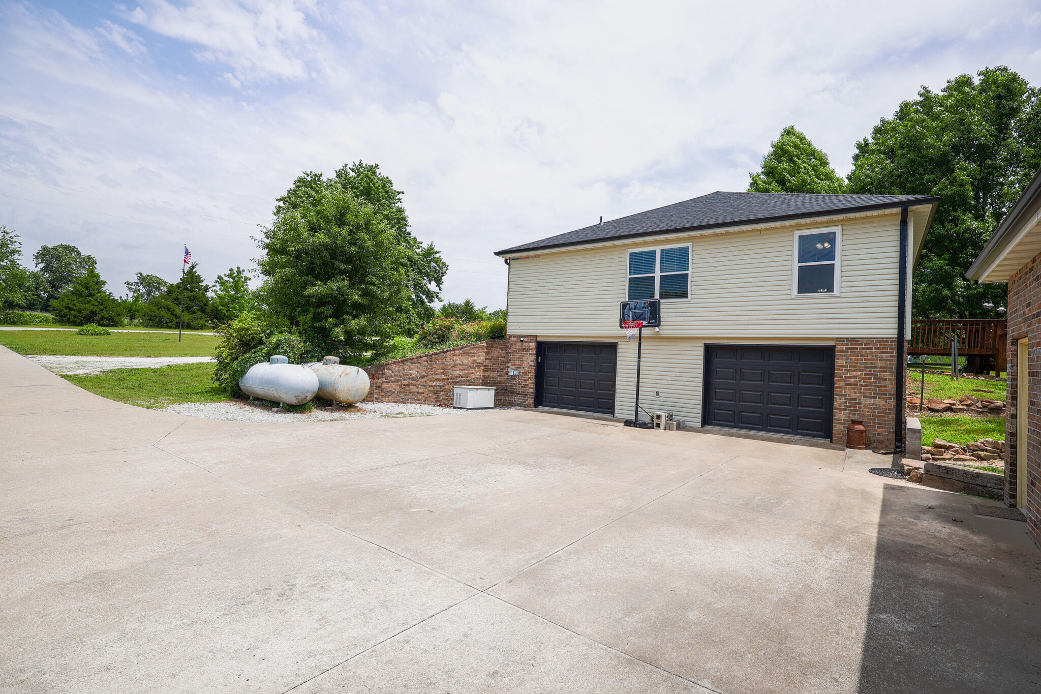1138 Forest Ridge Drive Property Photo 9
