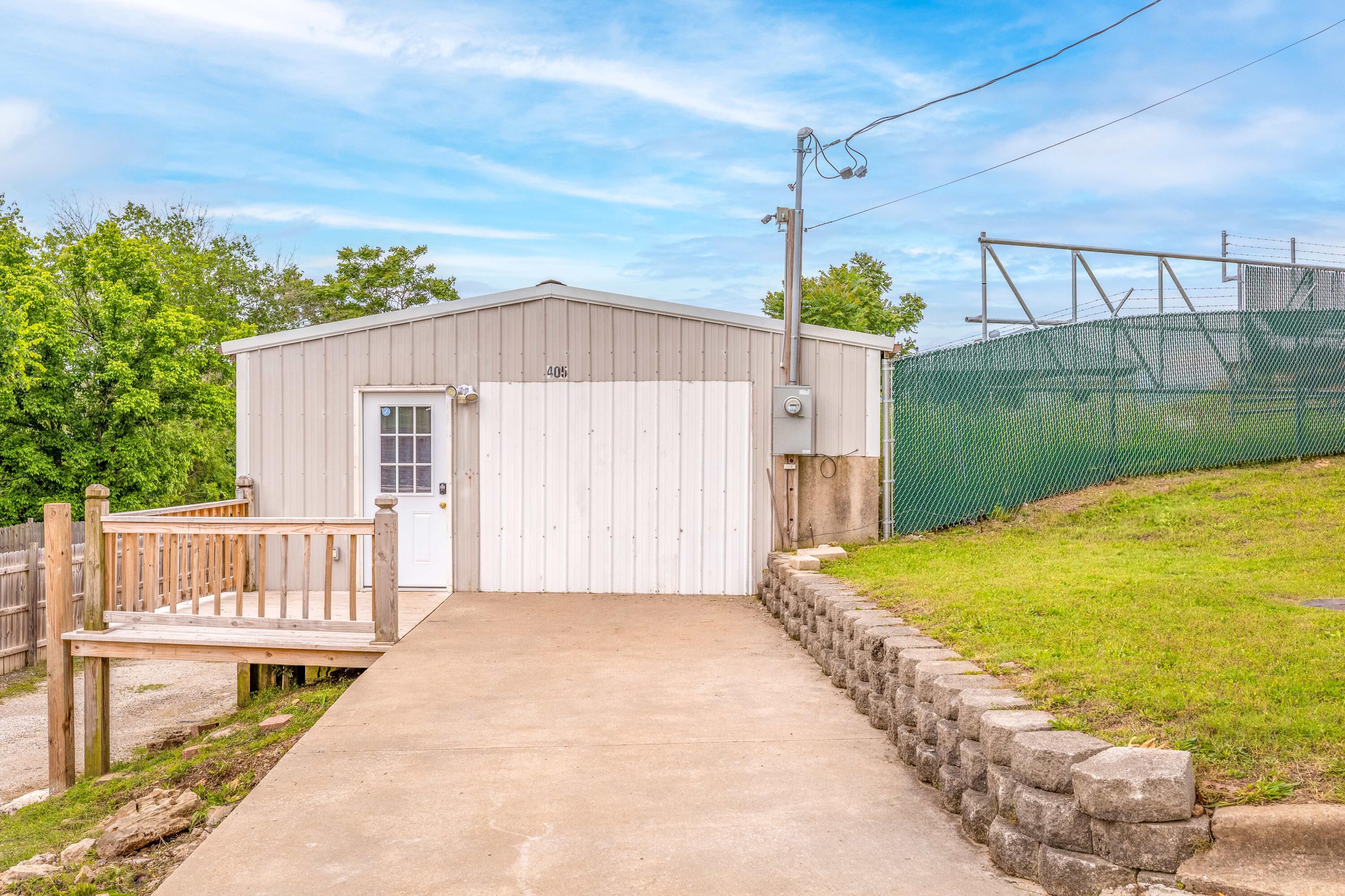 405 1st Street Property Photo 1