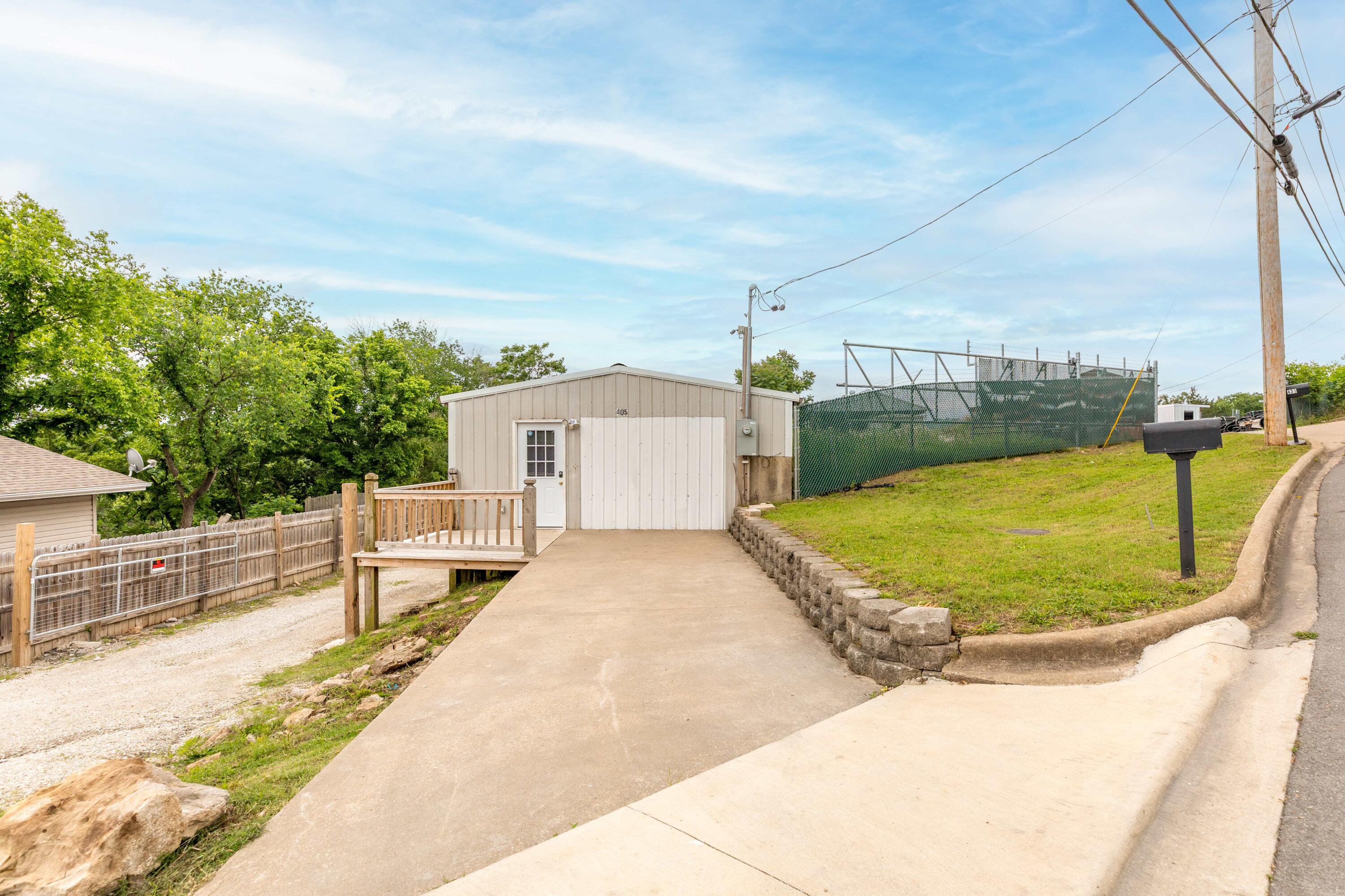 405 1st Street Property Photo 3