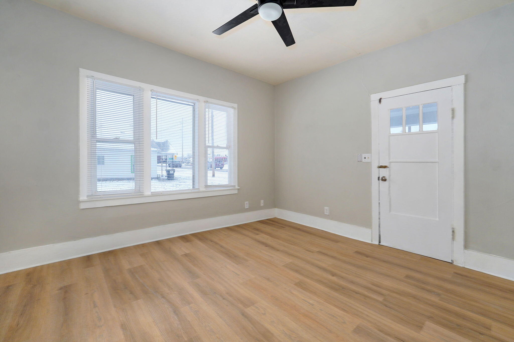 252 Commercial Street Property Photo 5