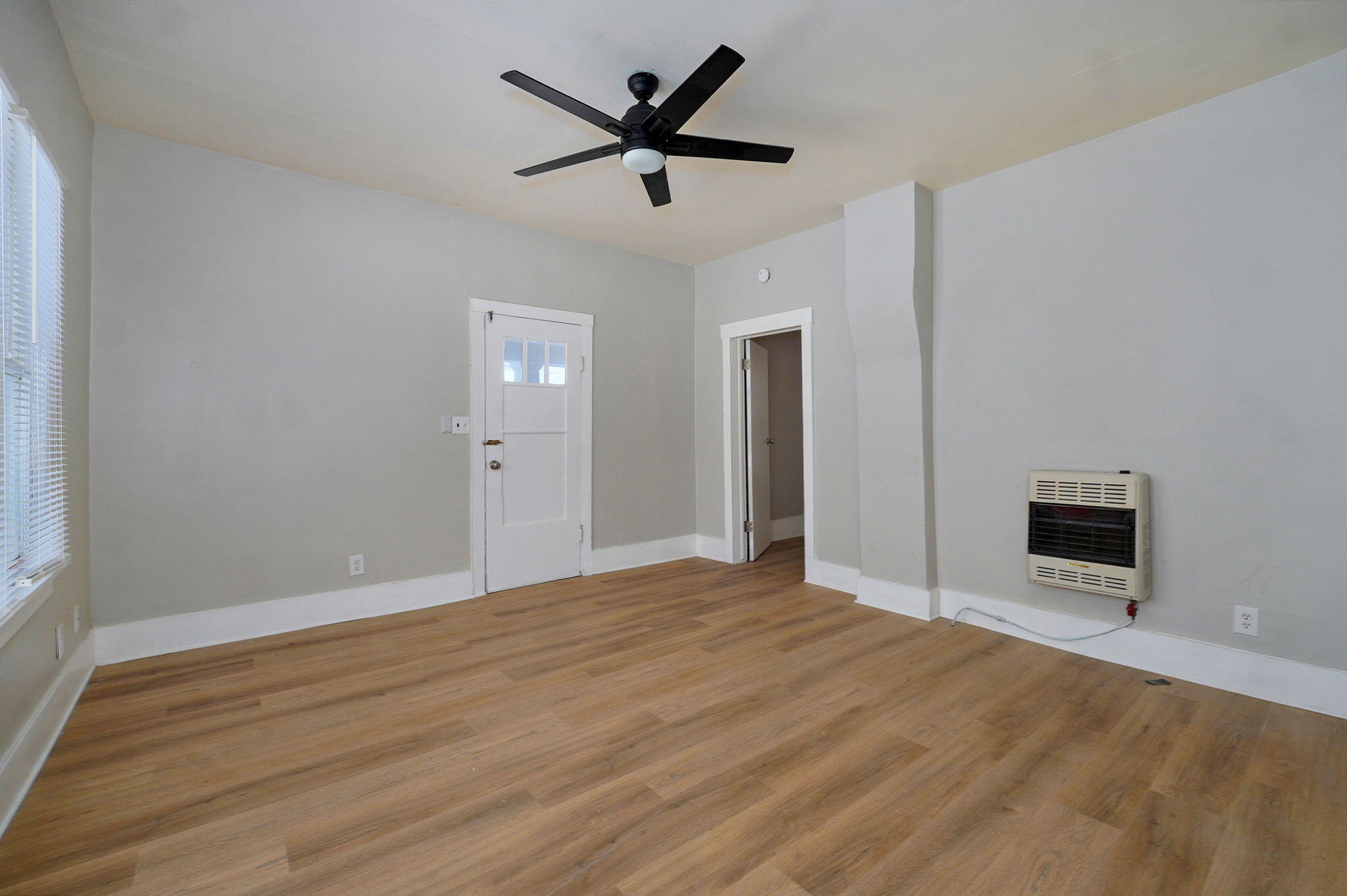 252 Commercial Street Property Photo 6