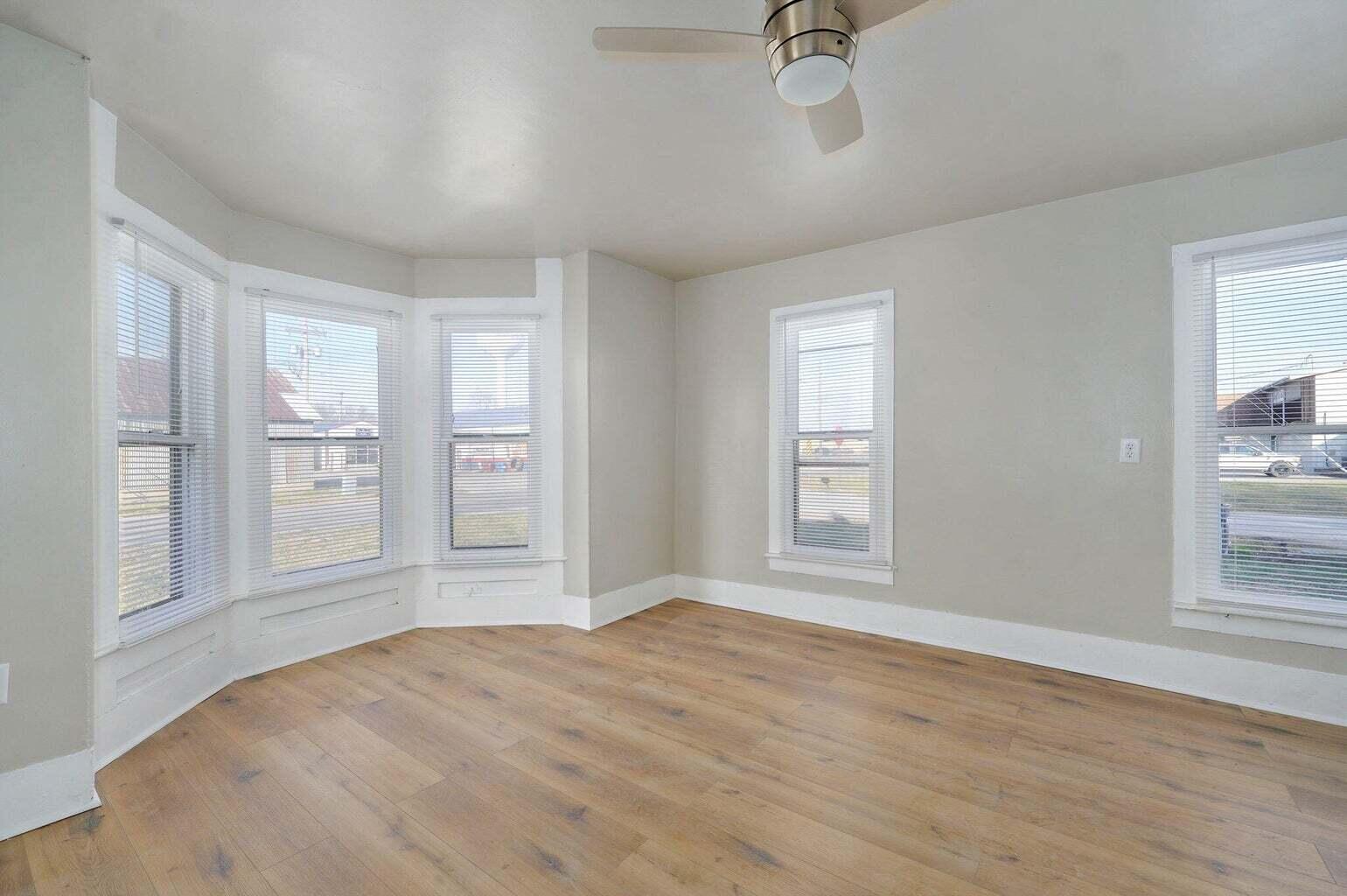252 Commercial Street Property Photo 24