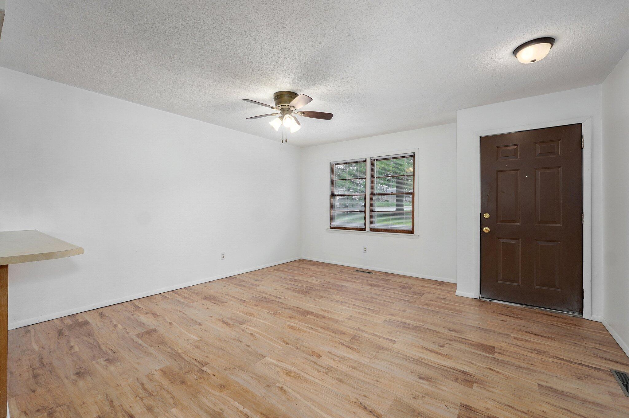 1009/1015 South Kansas Avenue Property Photo 11