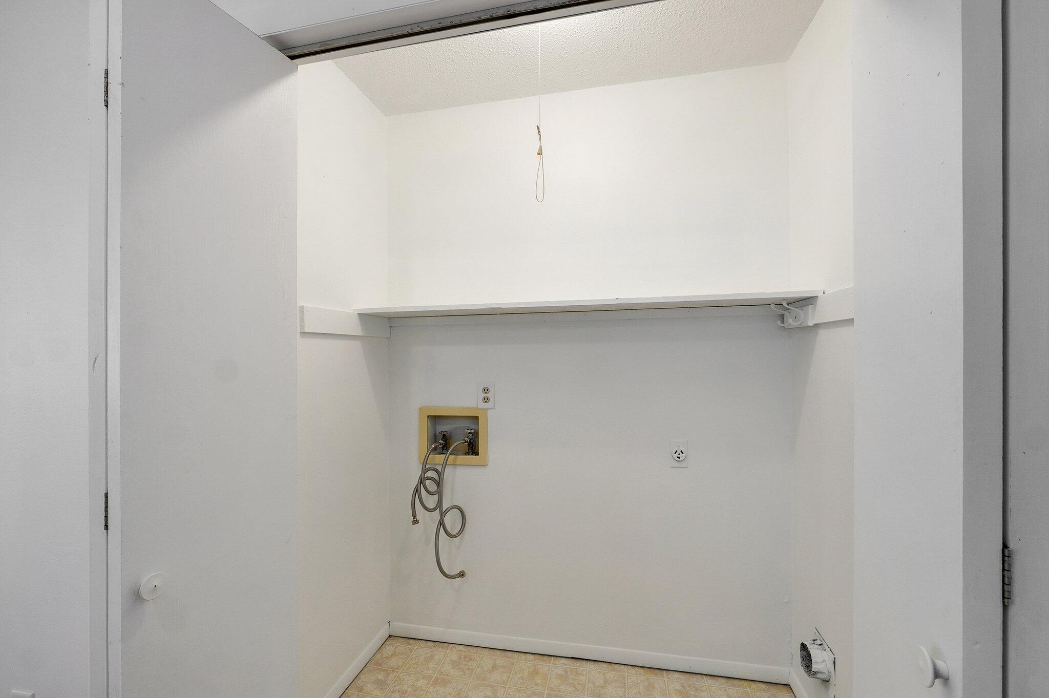1009/1015 South Kansas Avenue Property Photo 14