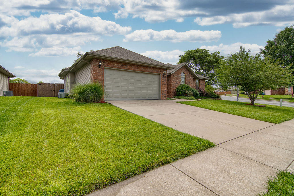 780 South Timber Ridge Drive Property Photo 3