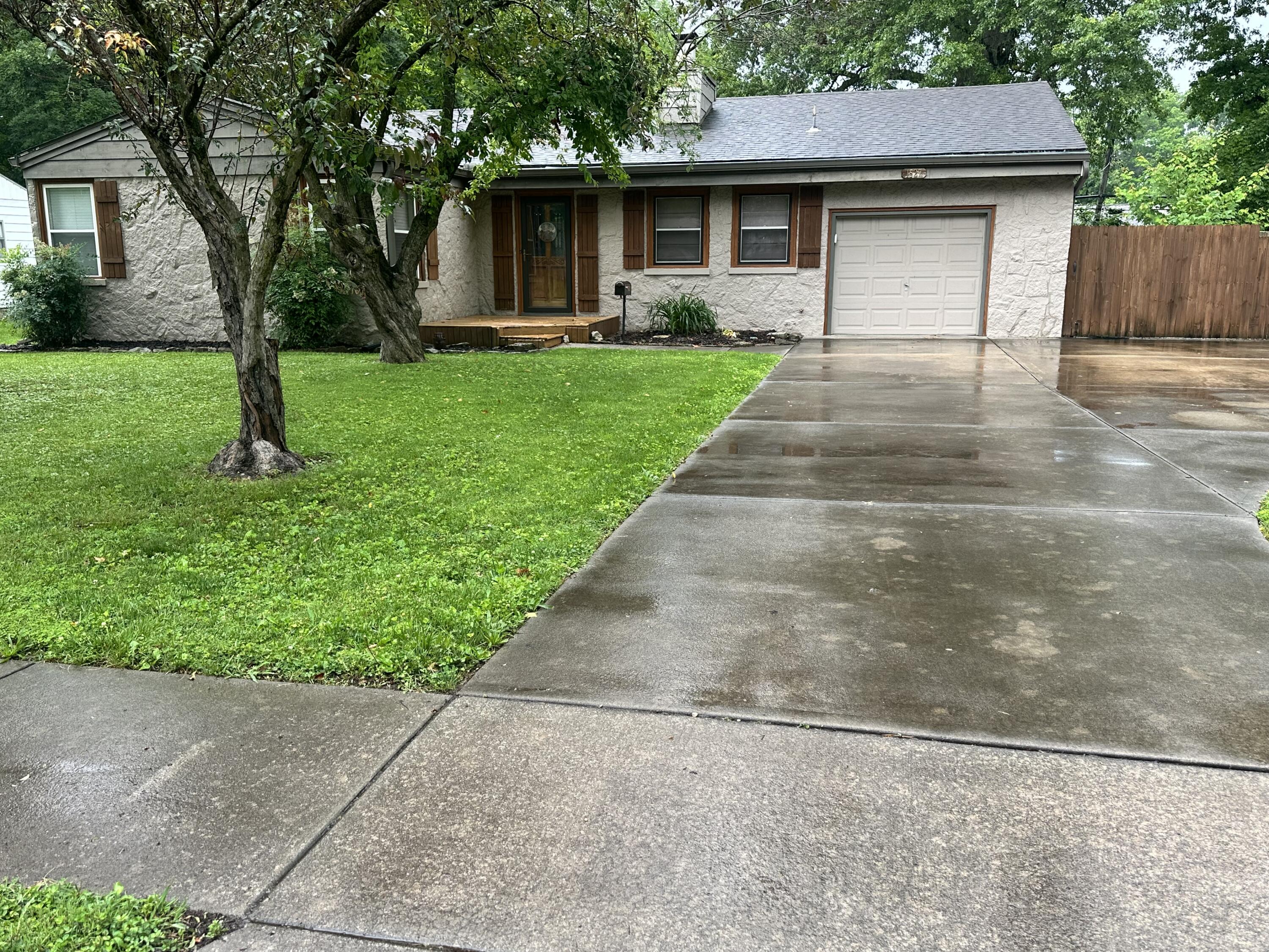 1527 South Kentwood Avenue Property Photo 1