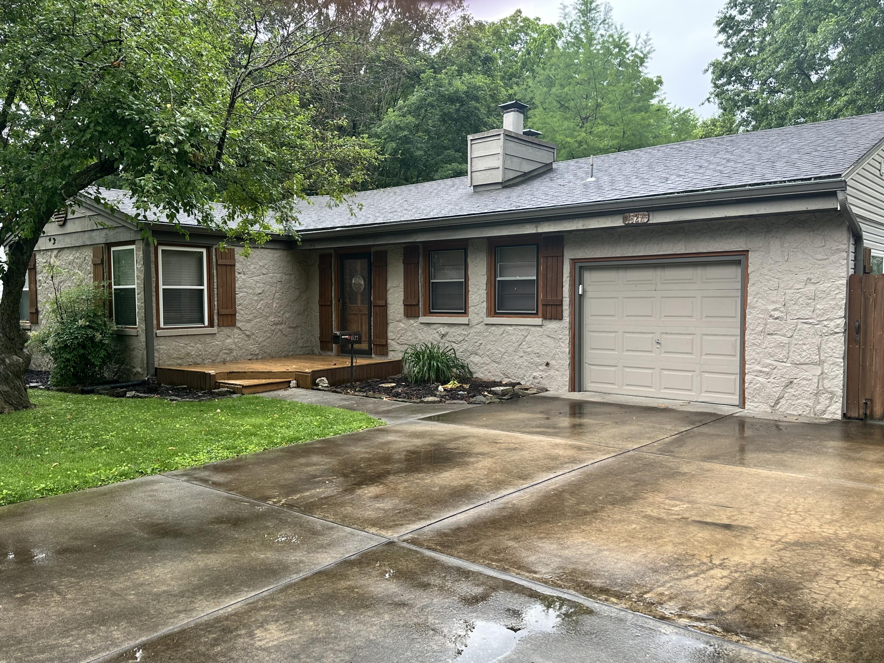 1527 South Kentwood Avenue Property Photo 2