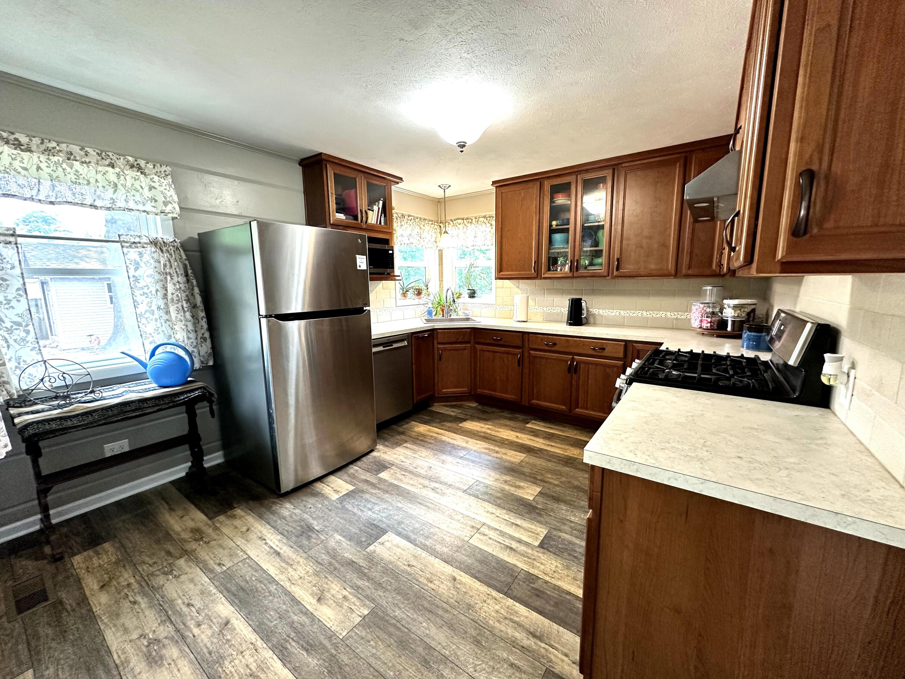 1527 South Kentwood Avenue Property Photo 3