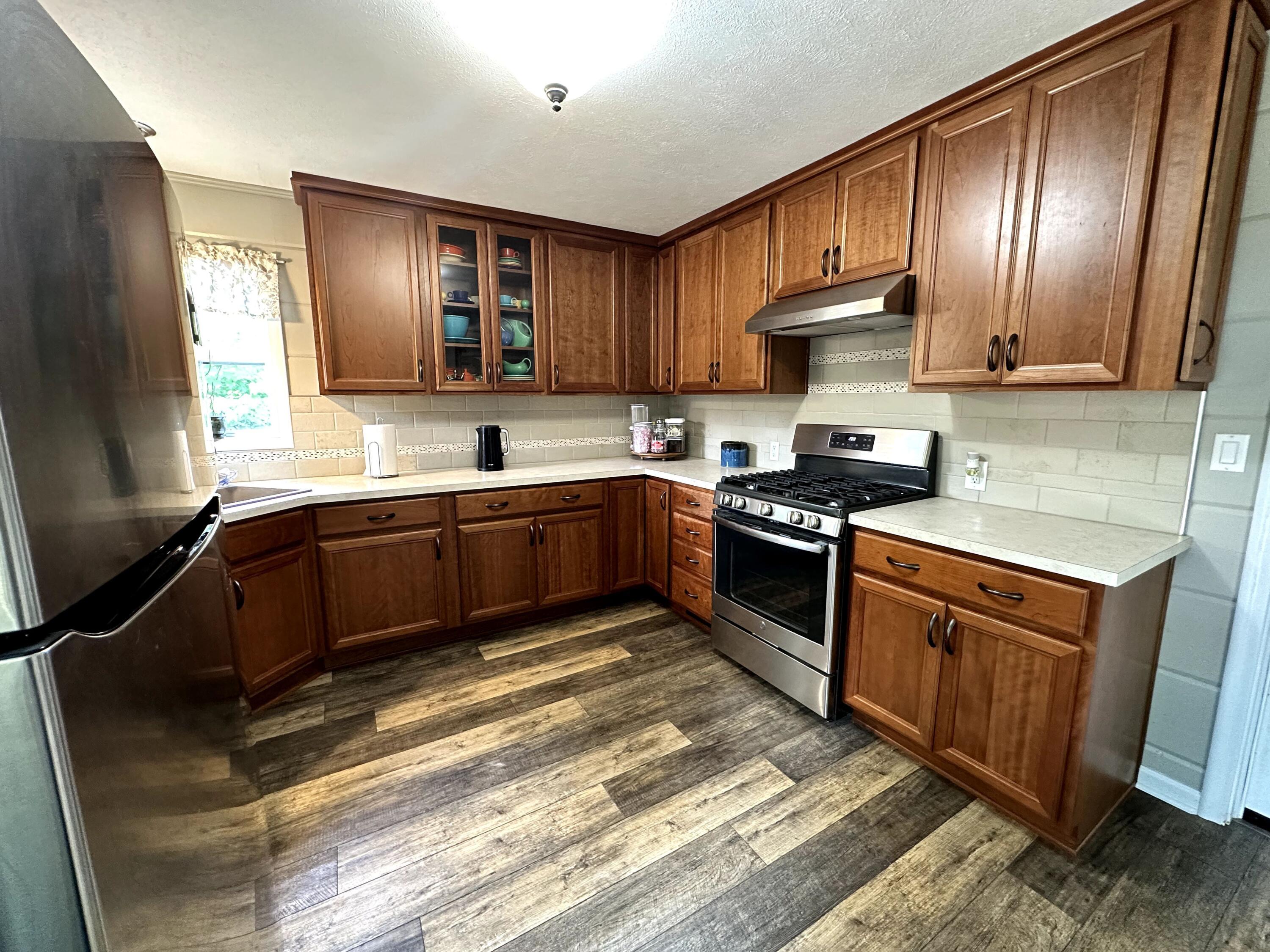 1527 South Kentwood Avenue Property Photo 4