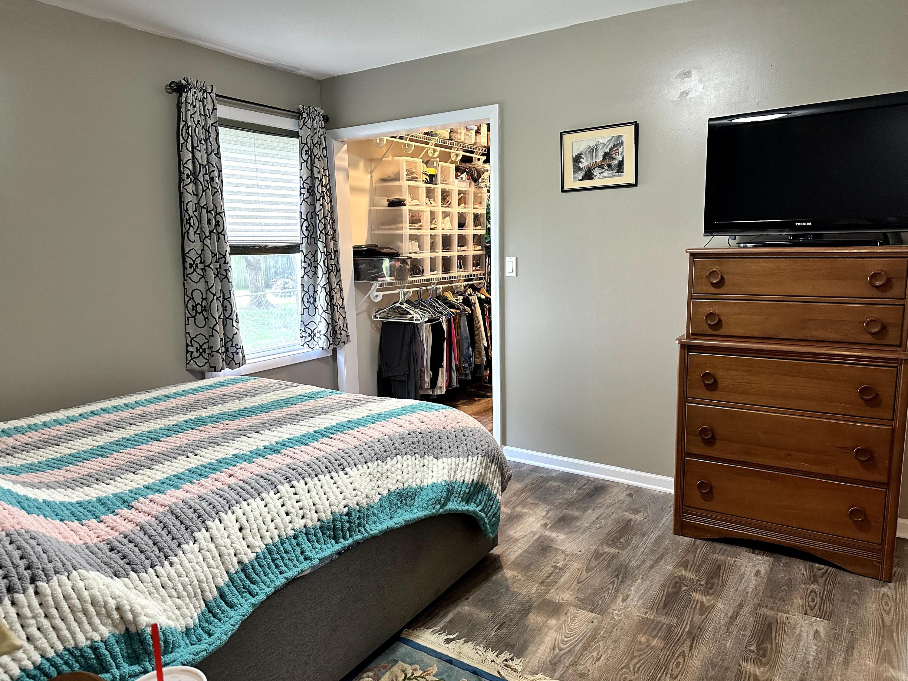 1527 South Kentwood Avenue Property Photo 10