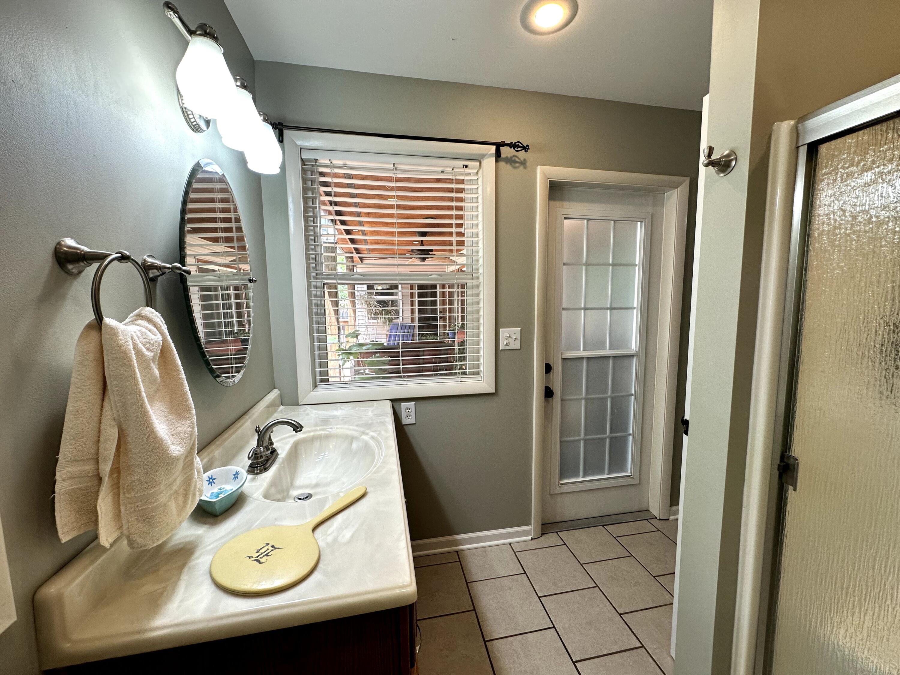 1527 South Kentwood Avenue Property Photo 13